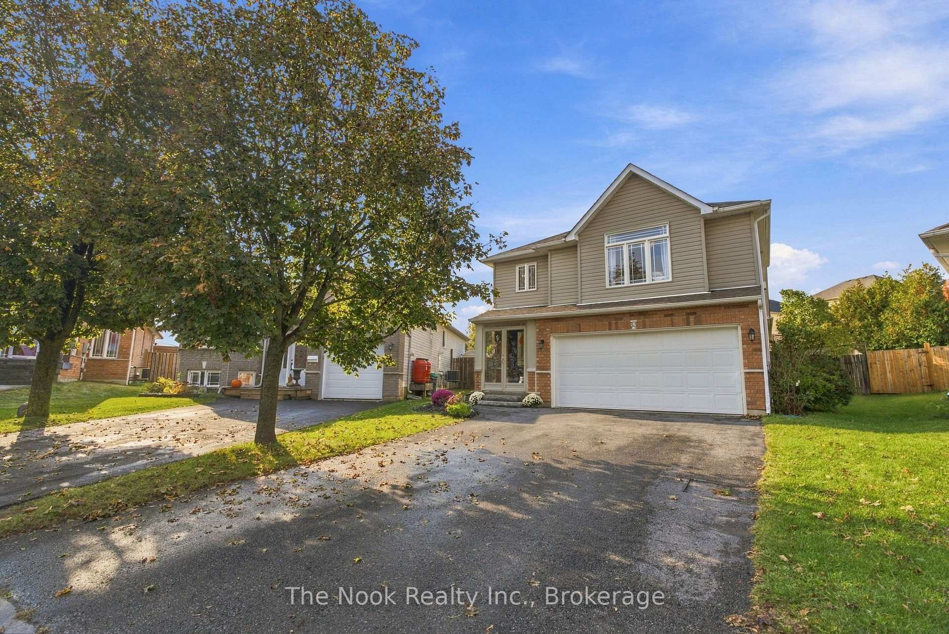 Photo 2 of 33 Laing Court, Peterborough, Otonabee Ward 1 — HOMEH