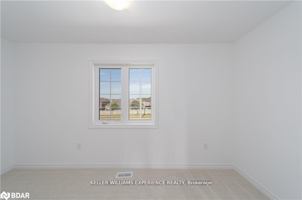 Photo 10 of 47 Pumpkin Corner Crescent, Barrie, Rural Barrie Southeast — HOMEH