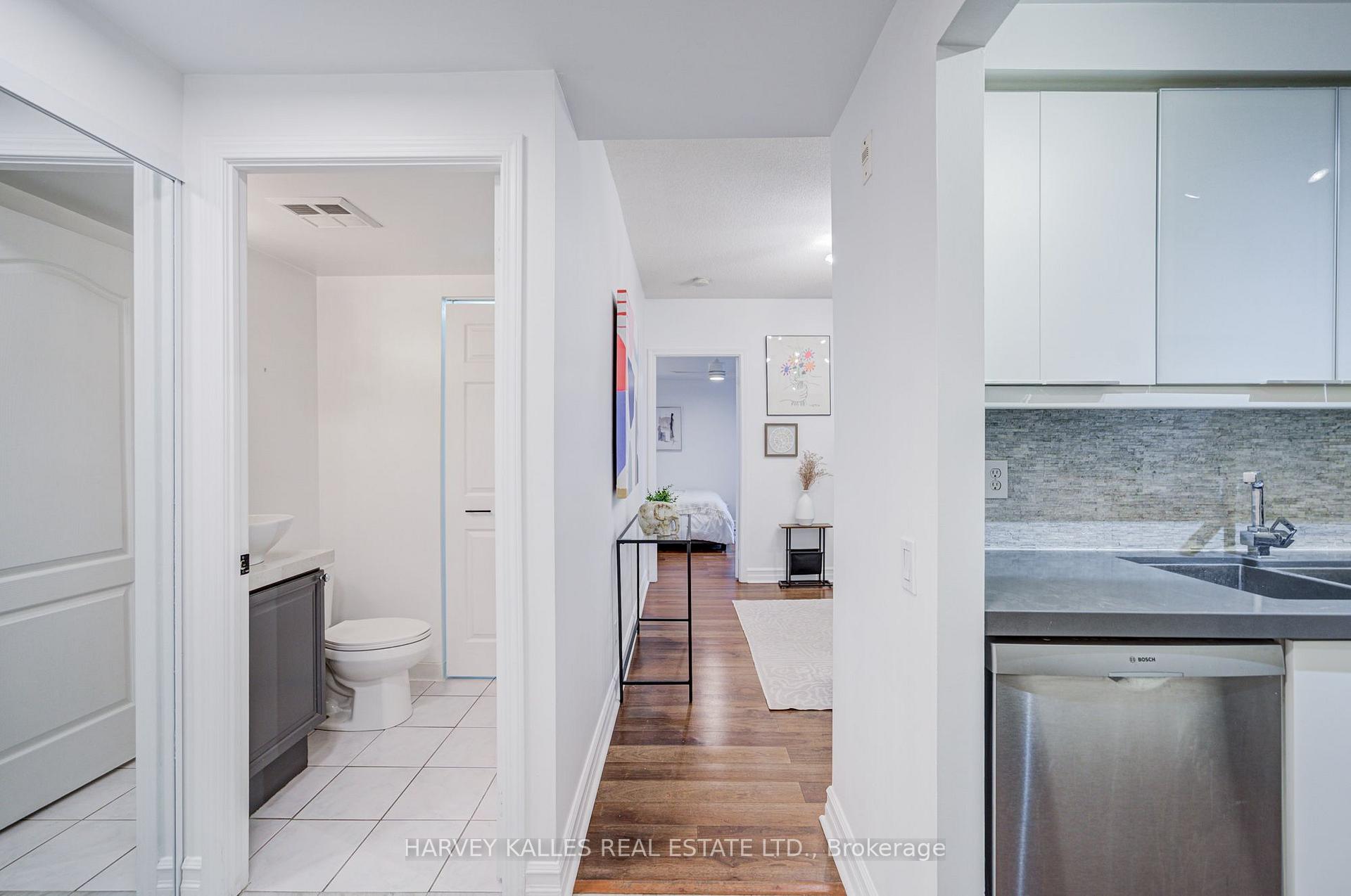Photo 5 of Unit 910, 5 Rosehill Avenue, Toronto, Rosedale-Moore Park — HOMEH