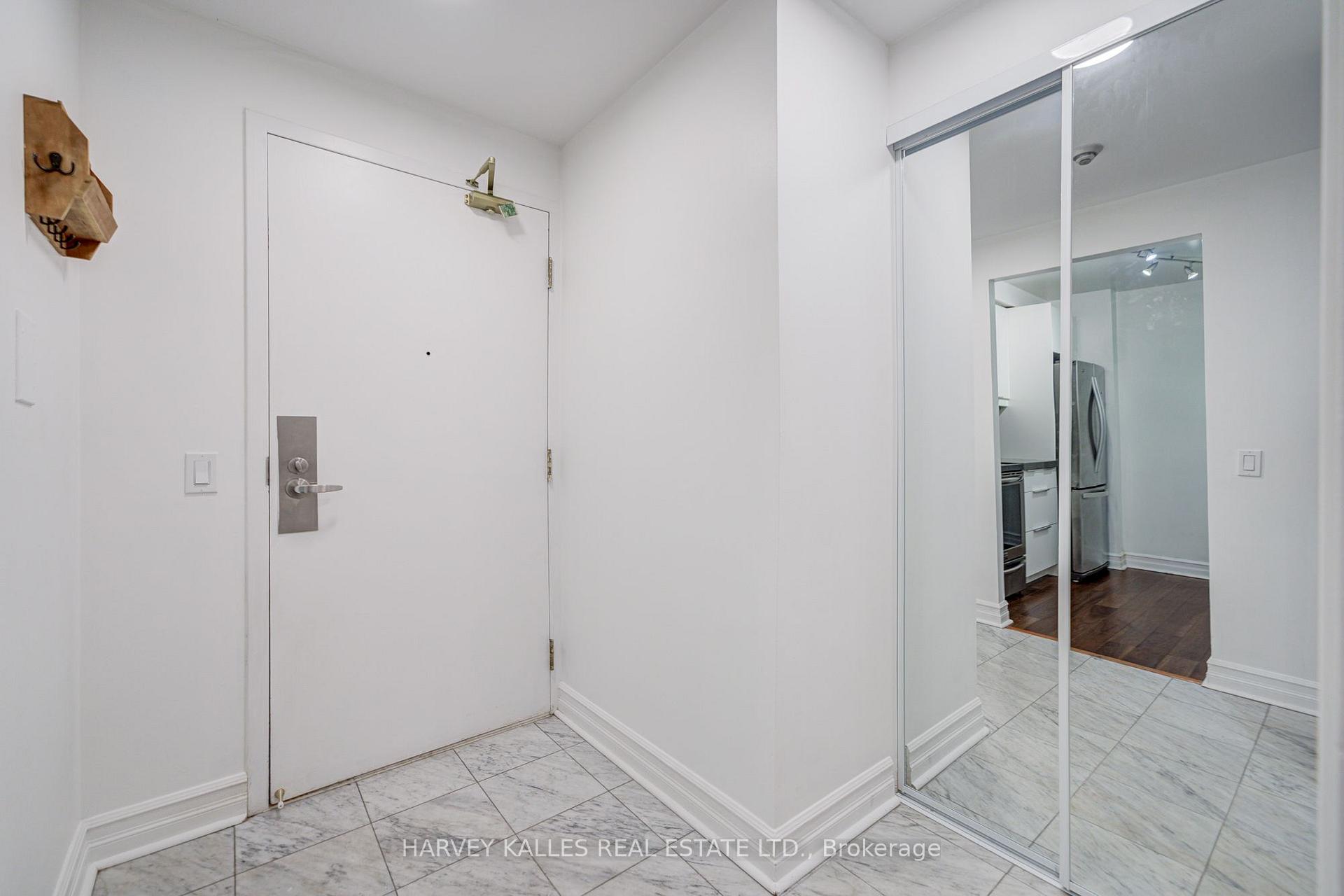 Photo 6 of Unit 910, 5 Rosehill Avenue, Toronto, Rosedale-Moore Park — HOMEH