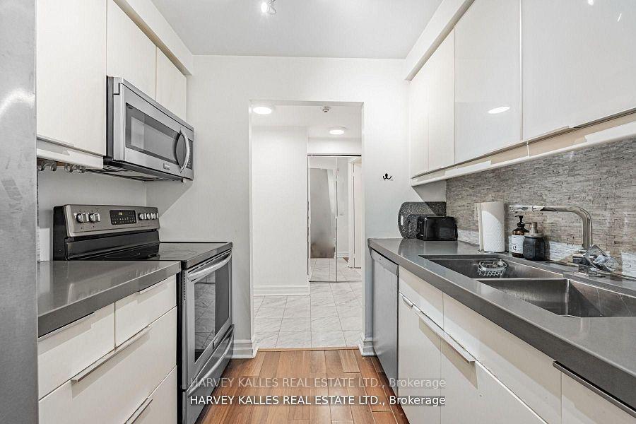 Photo 8 of Unit 910, 5 Rosehill Avenue, Toronto, Rosedale-Moore Park — HOMEH