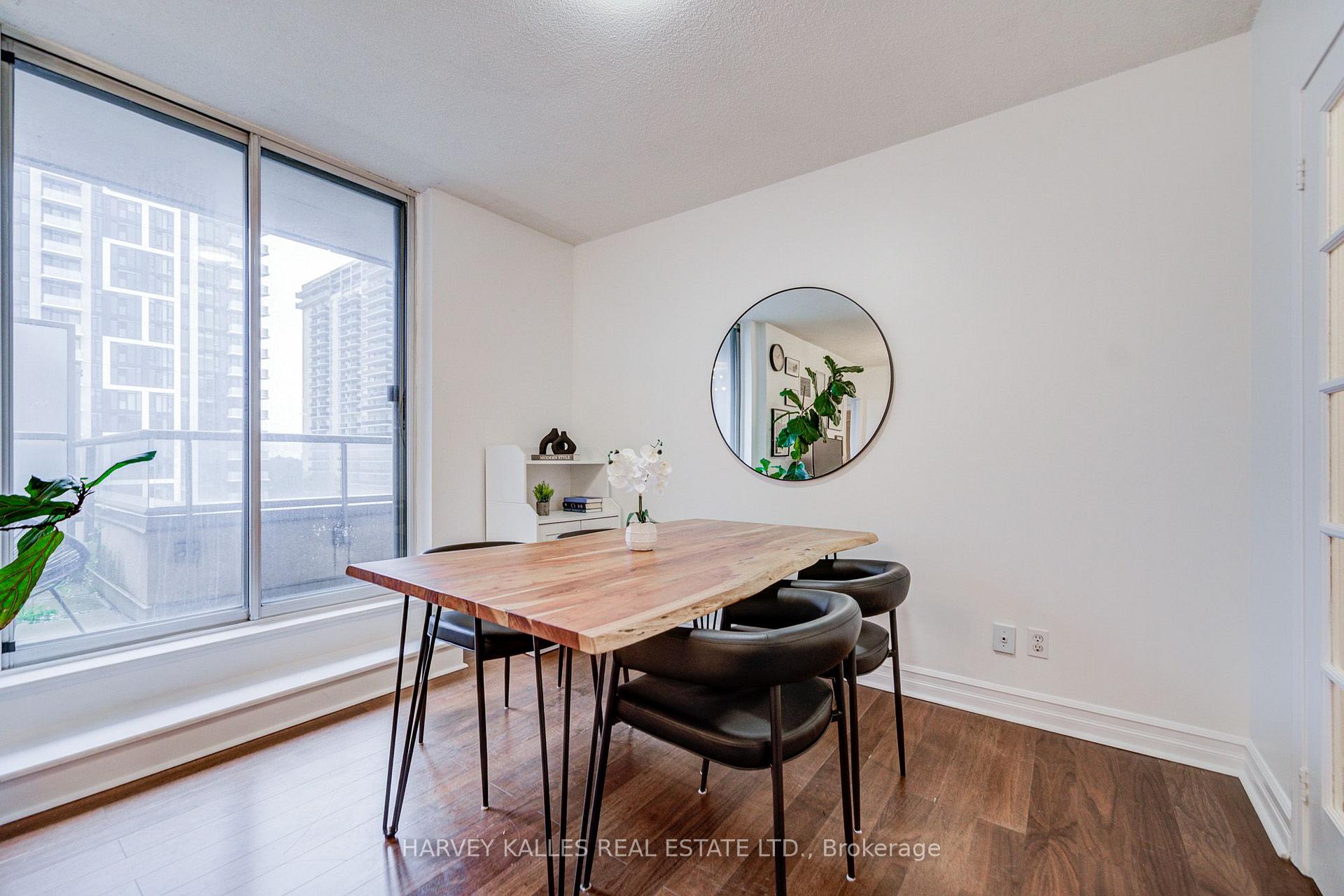 Photo 15 of Unit 910, 5 Rosehill Avenue, Toronto, Rosedale-Moore Park — HOMEH
