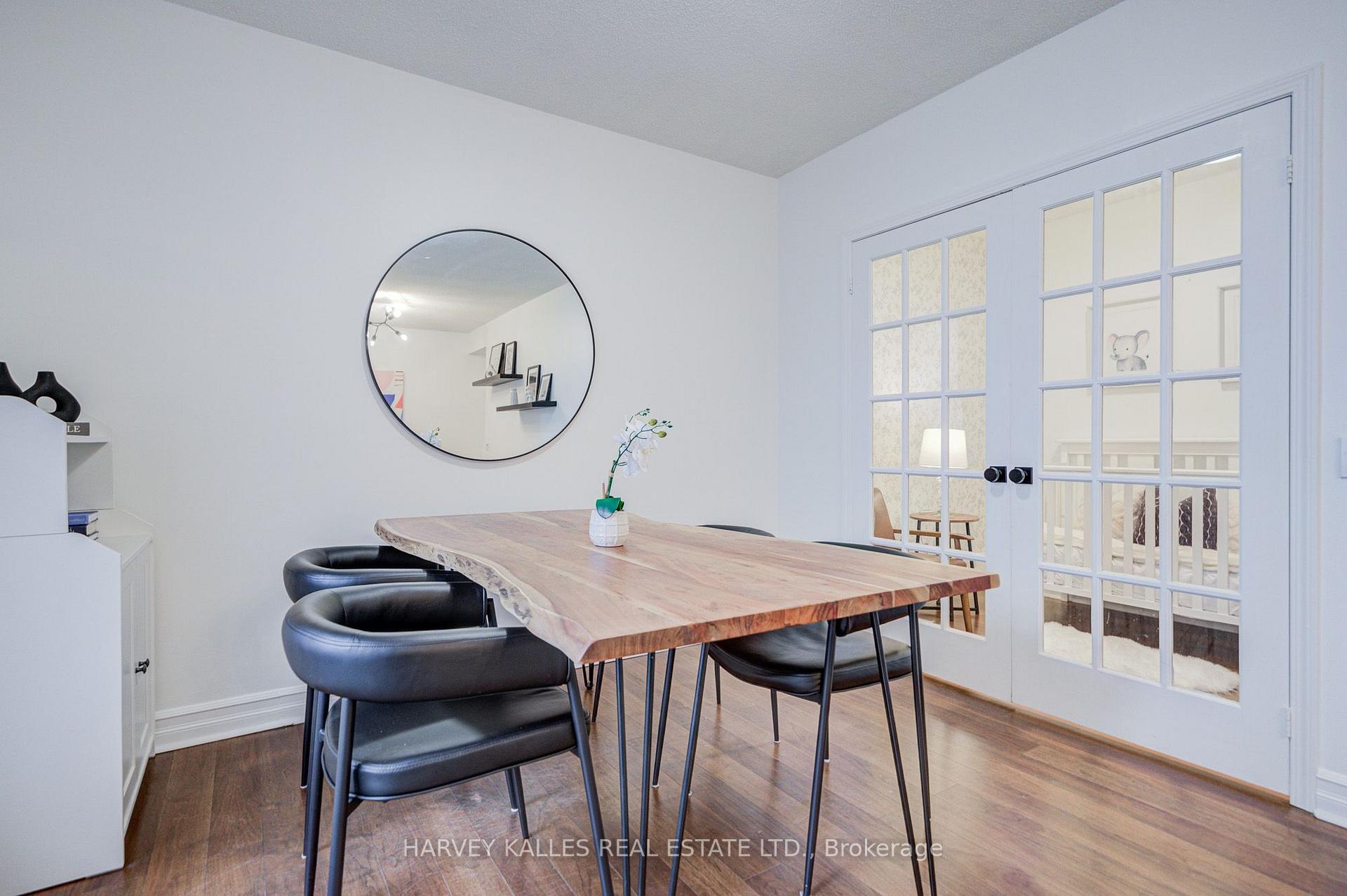 Photo 16 of Unit 910, 5 Rosehill Avenue, Toronto, Rosedale-Moore Park — HOMEH