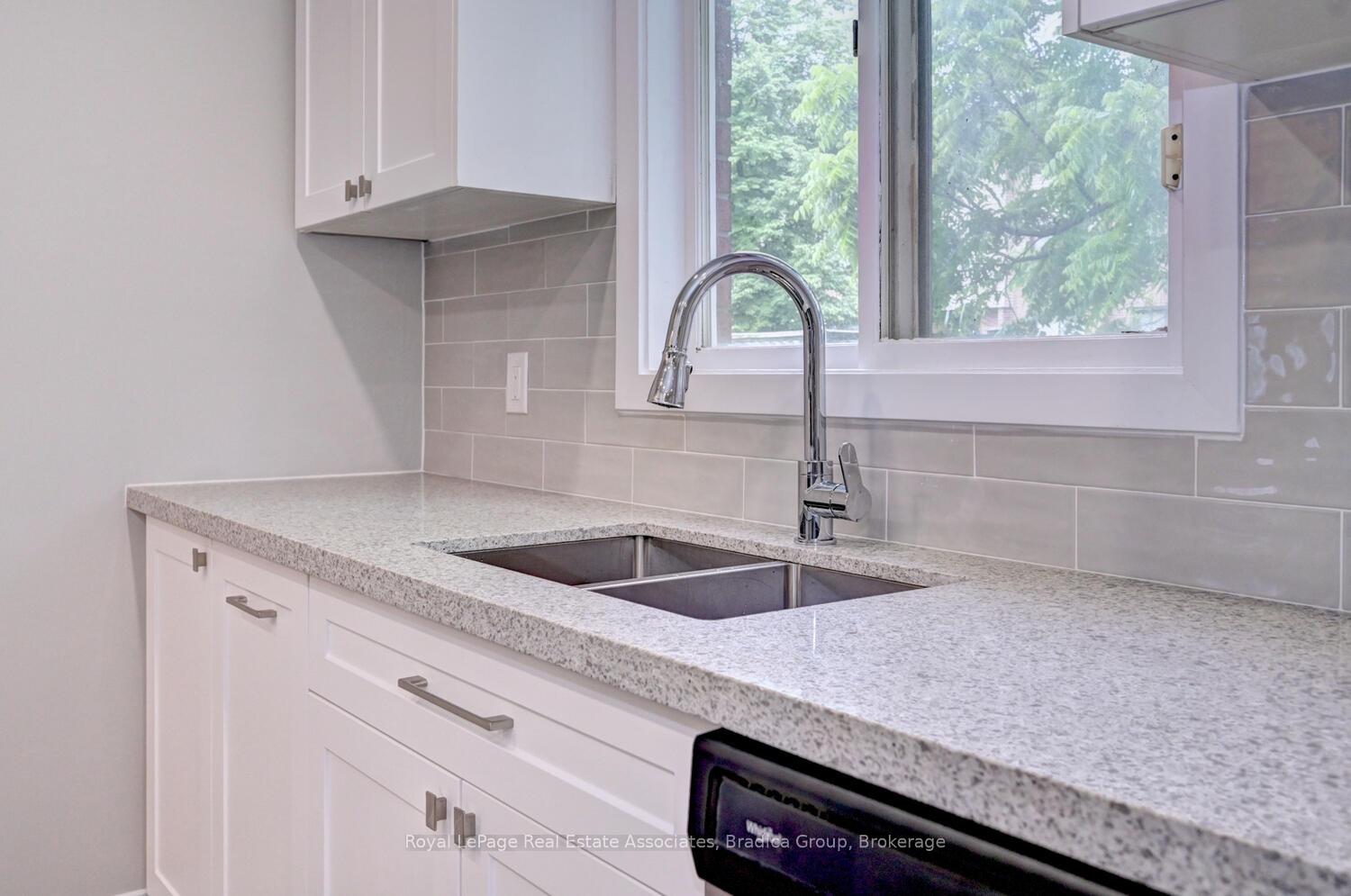Photo 4 of 110 Conway Drive, Kitchener, Stanley Park — HOMEH