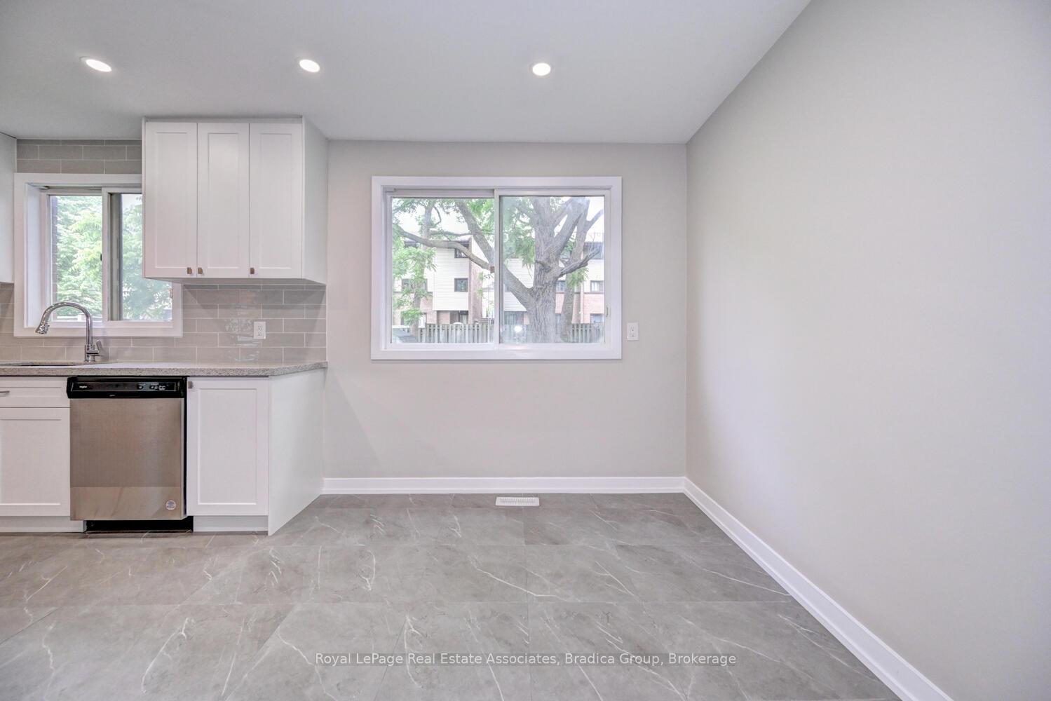 Photo 6 of 110 Conway Drive, Kitchener, Stanley Park — HOMEH
