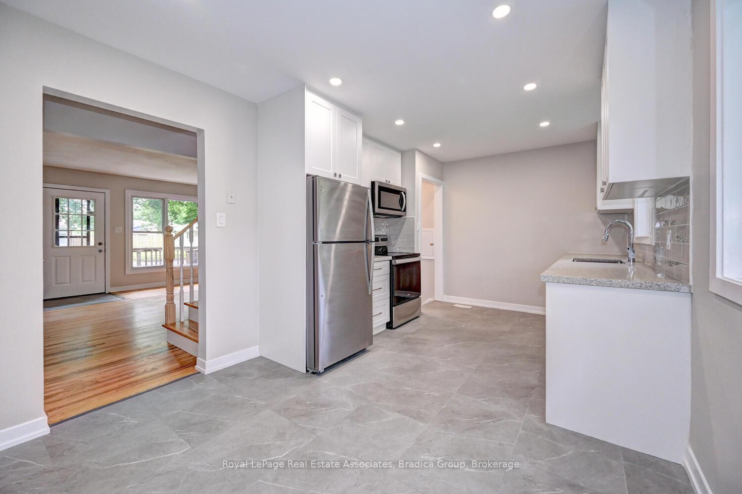 Photo 8 of 110 Conway Drive, Kitchener, Stanley Park — HOMEH