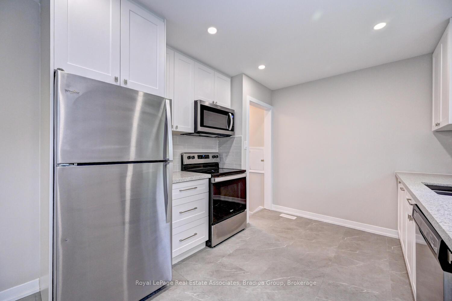 Photo 9 of 110 Conway Drive, Kitchener, Stanley Park — HOMEH