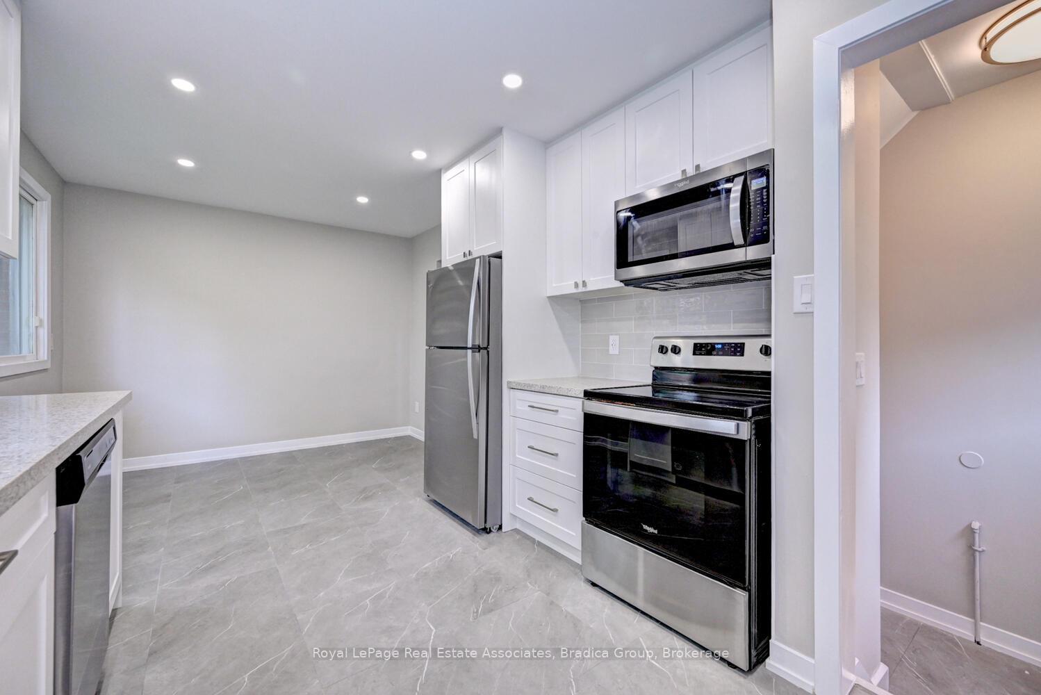 Photo 10 of 110 Conway Drive, Kitchener, Stanley Park — HOMEH