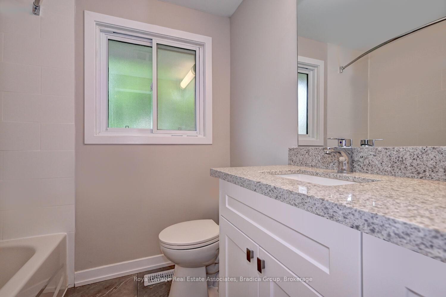 Photo 14 of 110 Conway Drive, Kitchener, Stanley Park — HOMEH