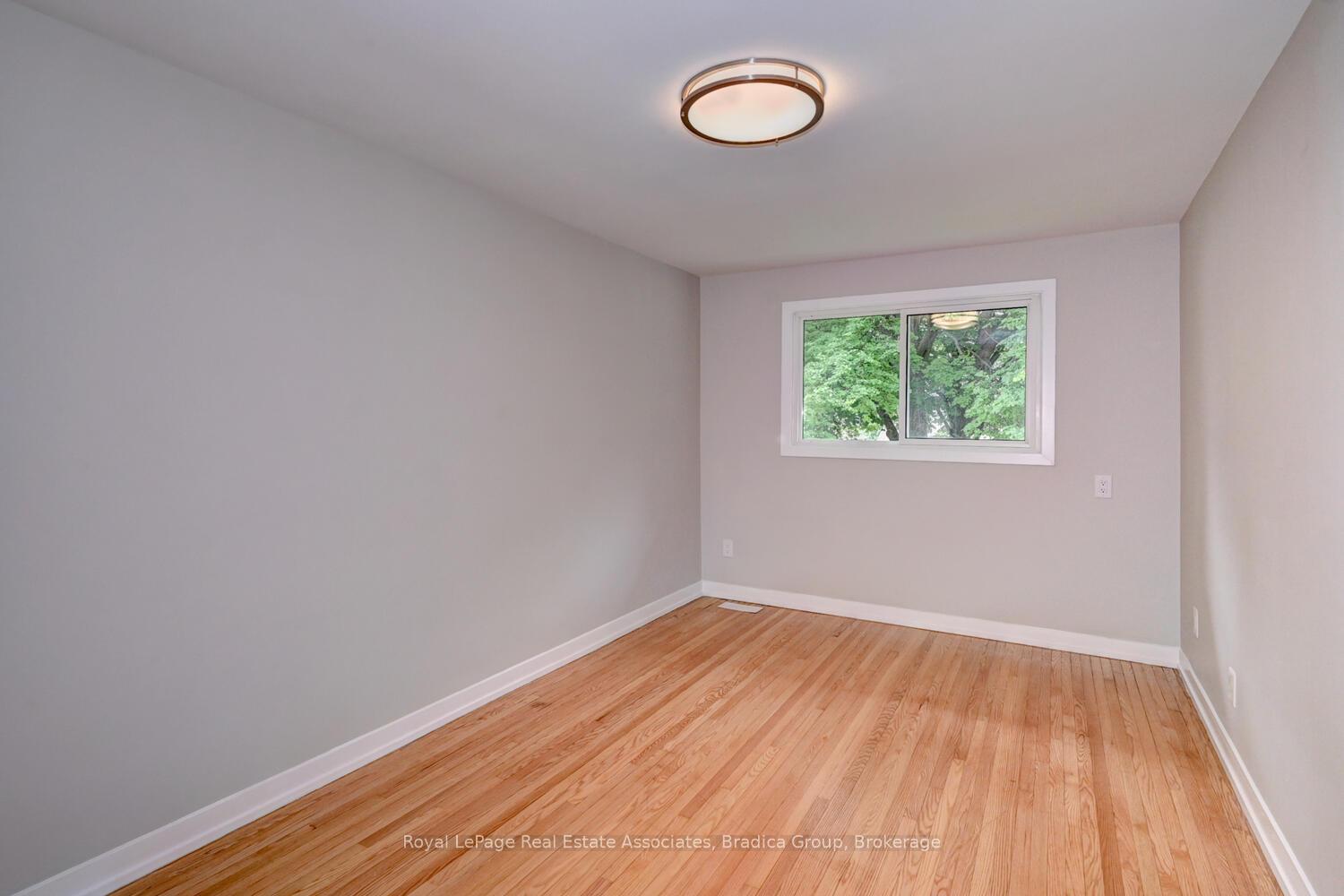 Photo 16 of 110 Conway Drive, Kitchener, Stanley Park — HOMEH