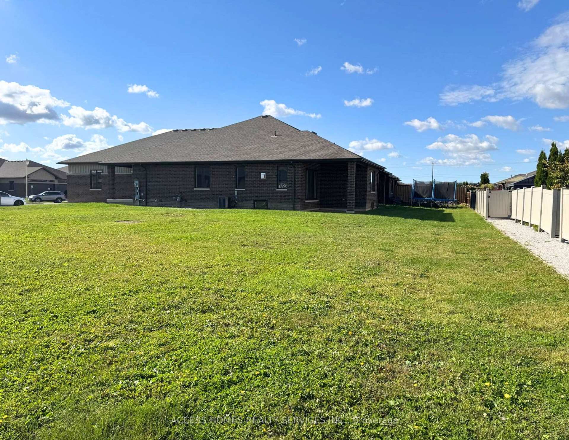 Photo 18 of 78 Bordeaux Place, Chatham-Kent, Chatham — HOMEH