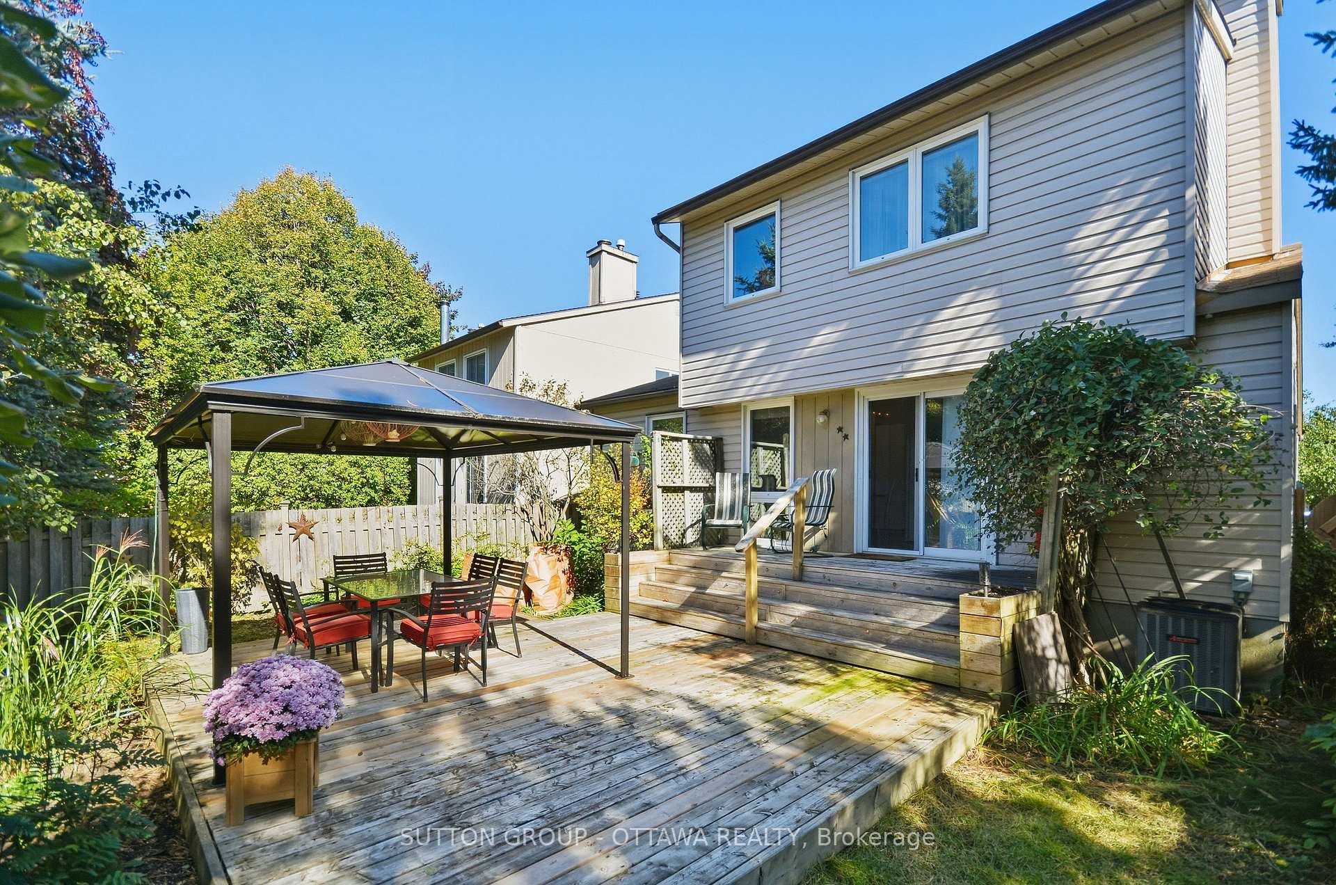 Photo 2 of 1616 St. Georges Street, Ottawa, Bilberry Creek/Queenswood Heights — HOMEH