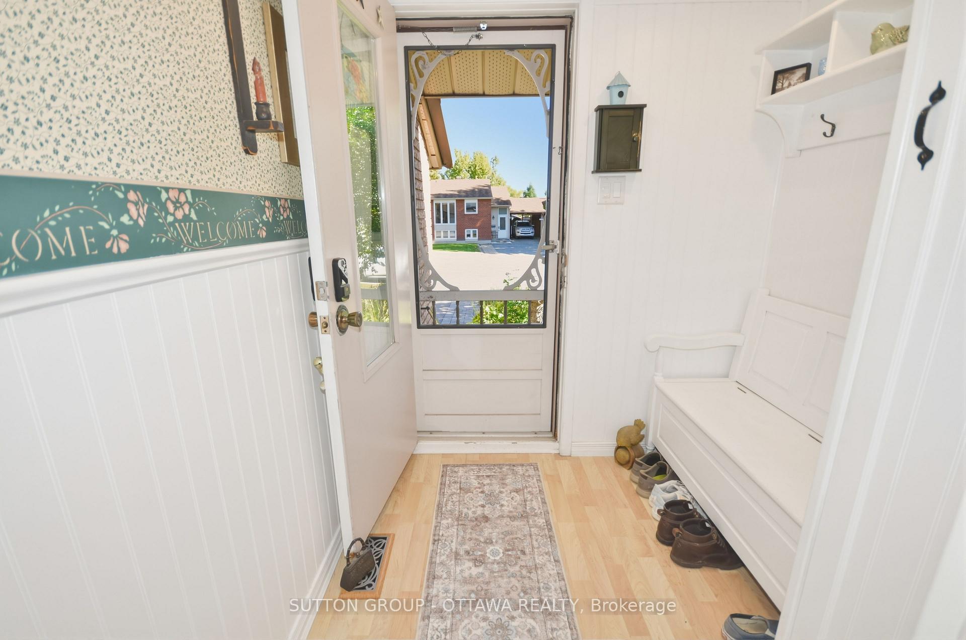 Photo 4 of 1616 St. Georges Street, Ottawa, Bilberry Creek/Queenswood Heights — HOMEH