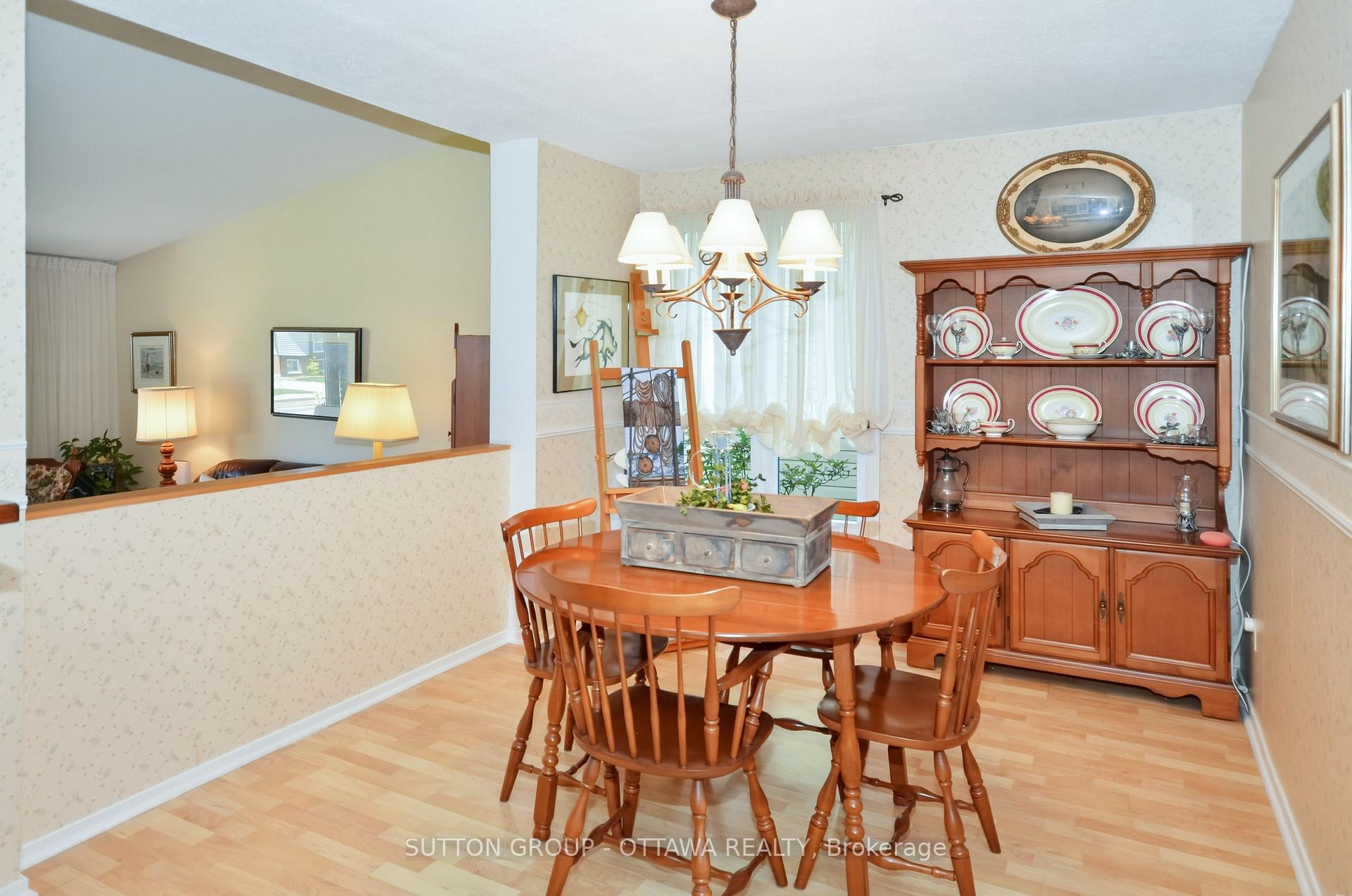 Photo 6 of 1616 St. Georges Street, Ottawa, Bilberry Creek/Queenswood Heights — HOMEH