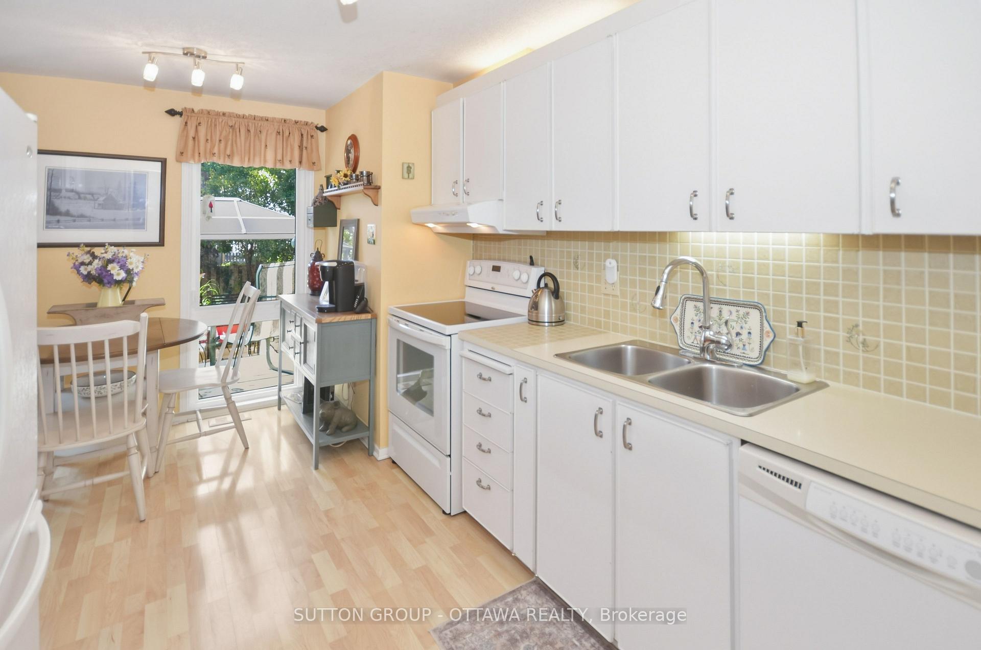 Photo 8 of 1616 St. Georges Street, Ottawa, Bilberry Creek/Queenswood Heights — HOMEH