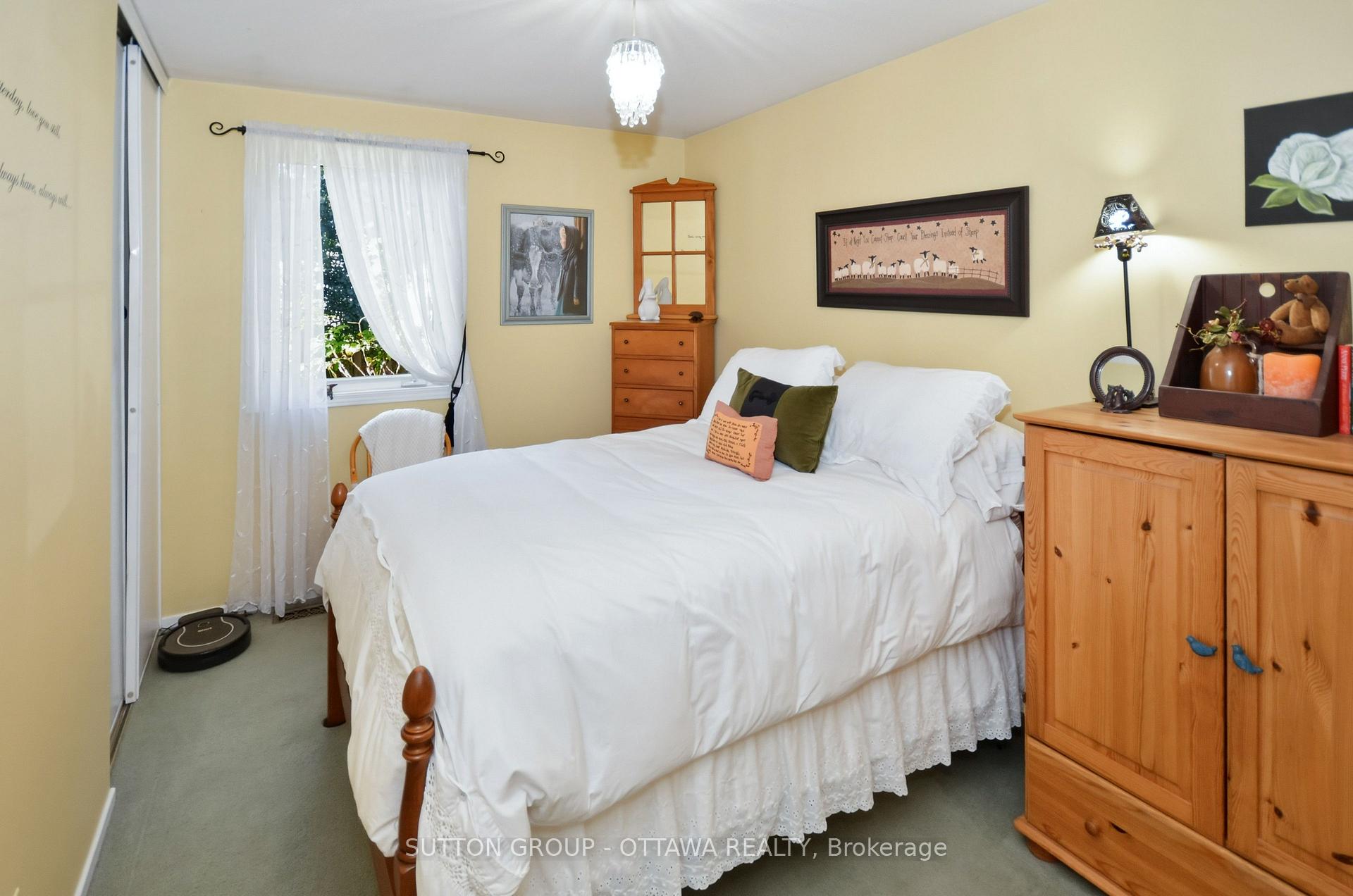 Photo 10 of 1616 St. Georges Street, Ottawa, Bilberry Creek/Queenswood Heights — HOMEH