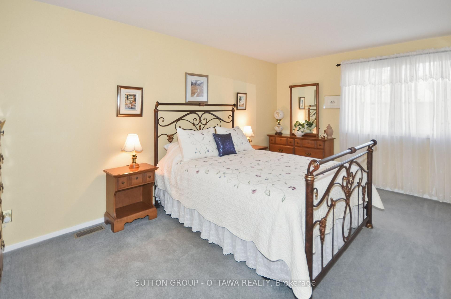Photo 13 of 1616 St. Georges Street, Ottawa, Bilberry Creek/Queenswood Heights — HOMEH