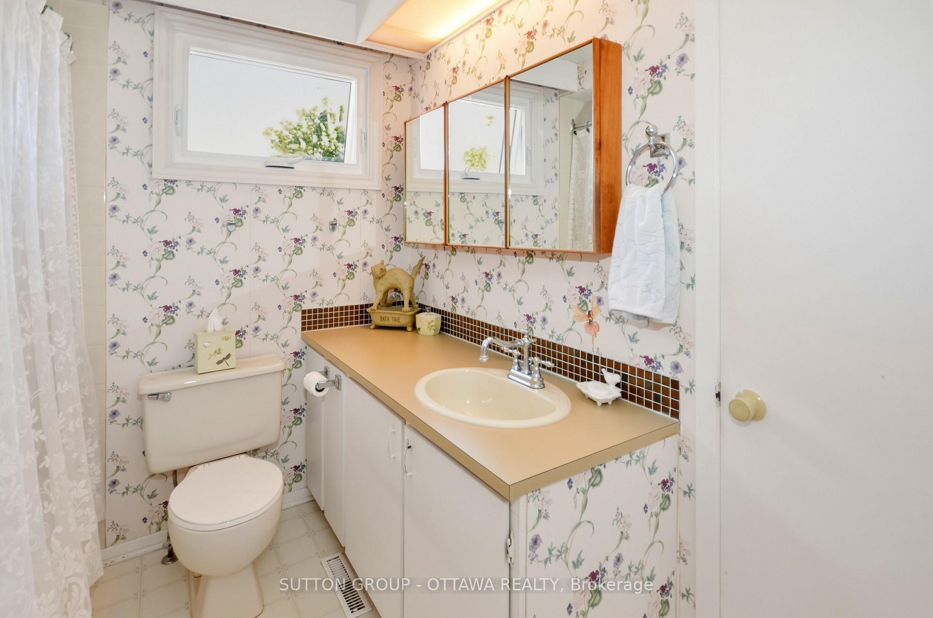 Photo 14 of 1616 St. Georges Street, Ottawa, Bilberry Creek/Queenswood Heights — HOMEH
