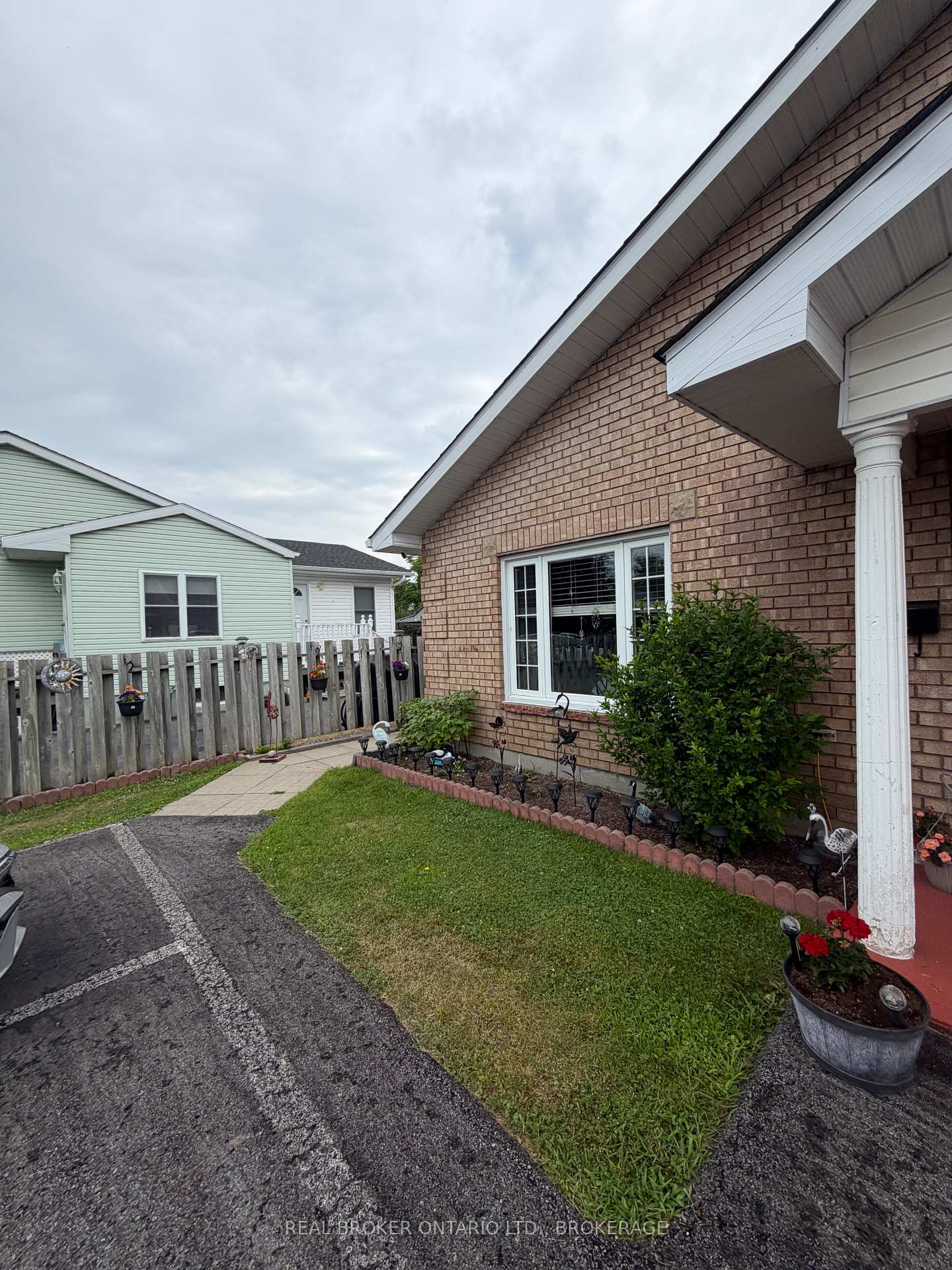 Photo 3 of 1211A-1211B Notre Dame Street, Cornwall, Cornwall — HOMEH
