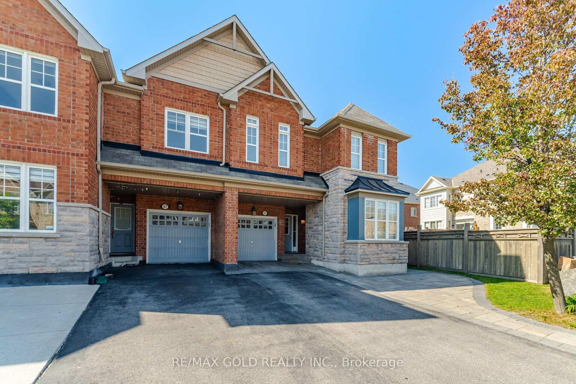 Photo 3 of 45 Biddens Square, Brampton, Bram East — HOMEH