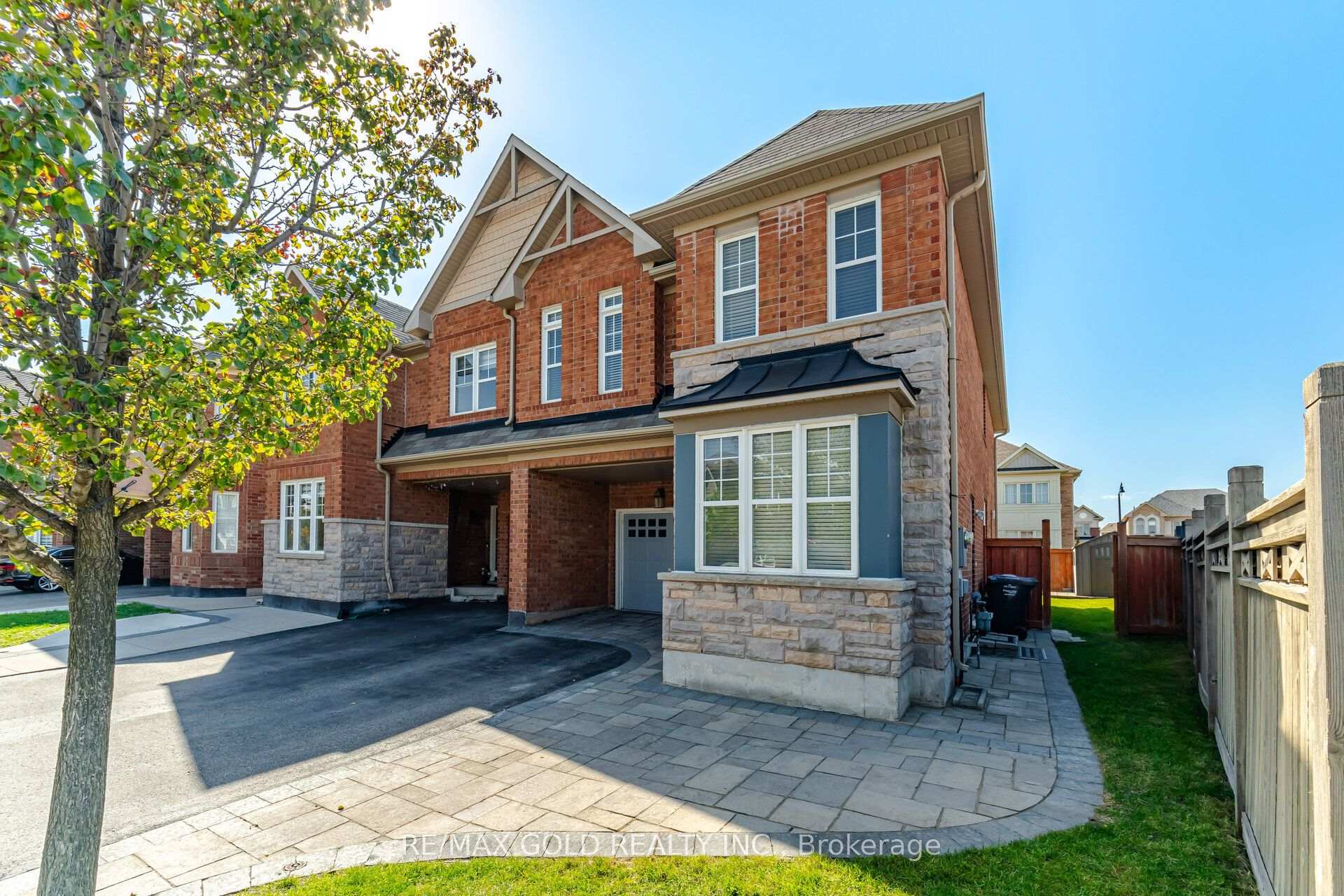 Photo 4 of 45 Biddens Square, Brampton, Bram East — HOMEH