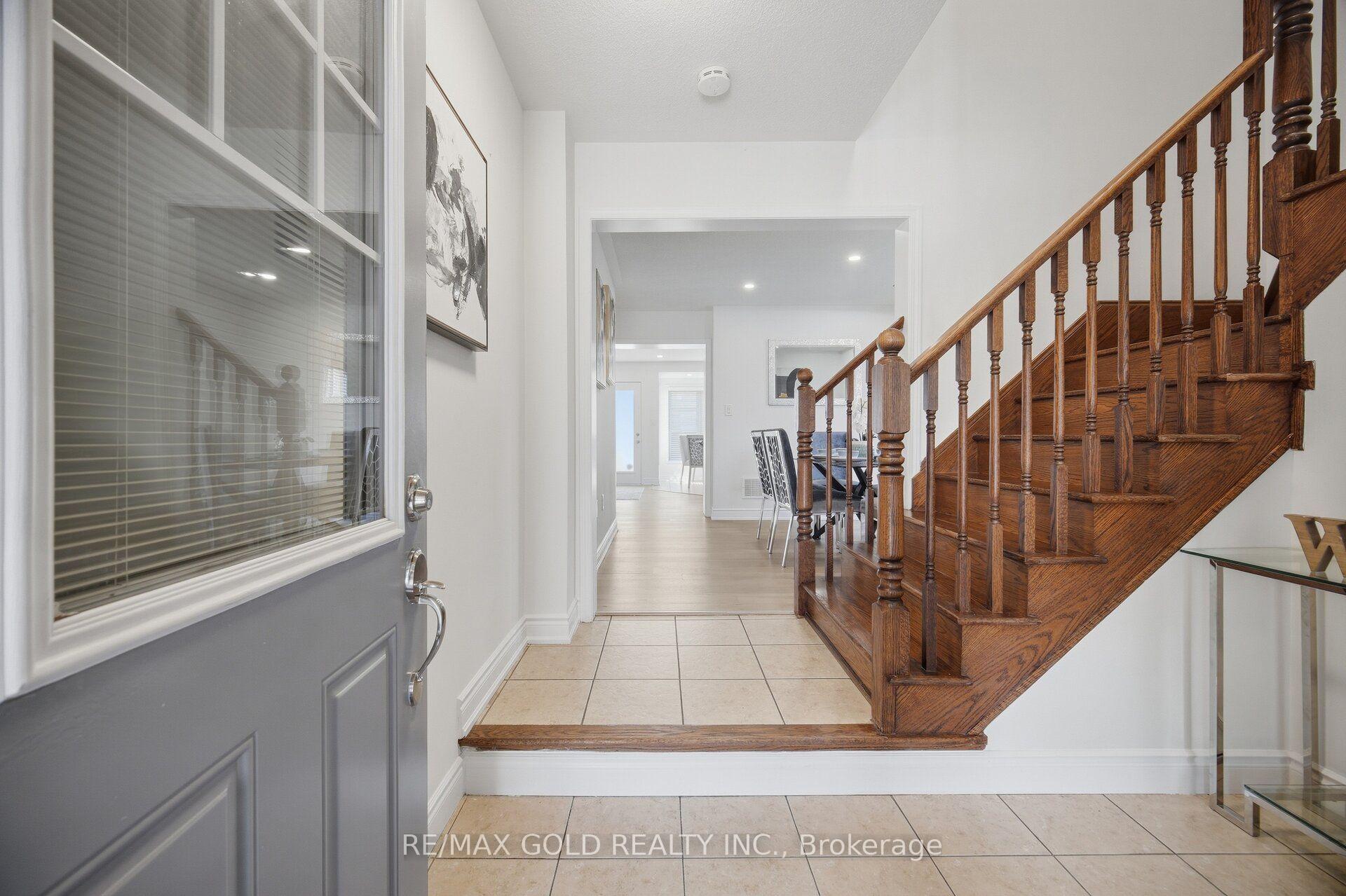 Photo 8 of 45 Biddens Square, Brampton, Bram East — HOMEH