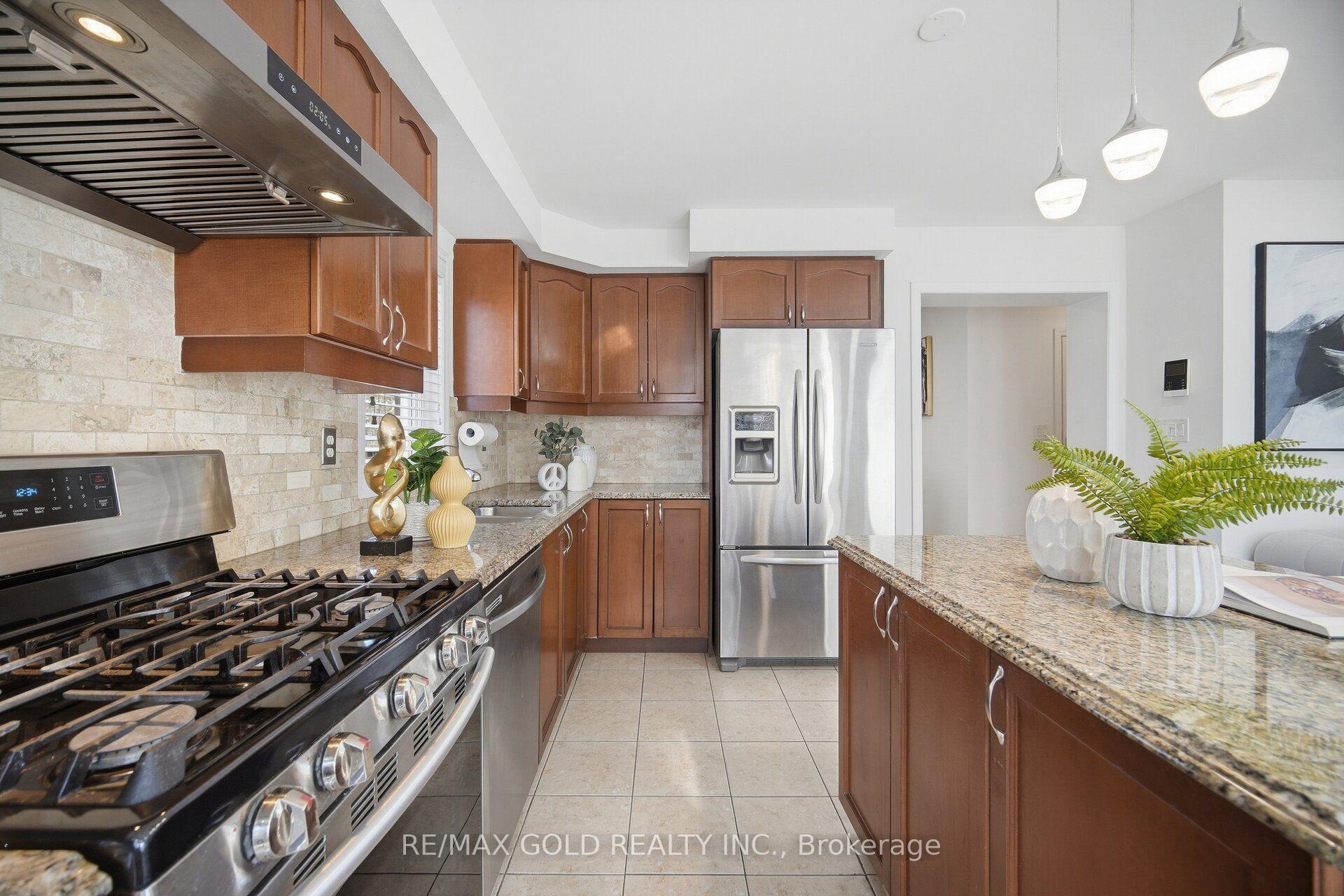 Photo 13 of 45 Biddens Square, Brampton, Bram East — HOMEH