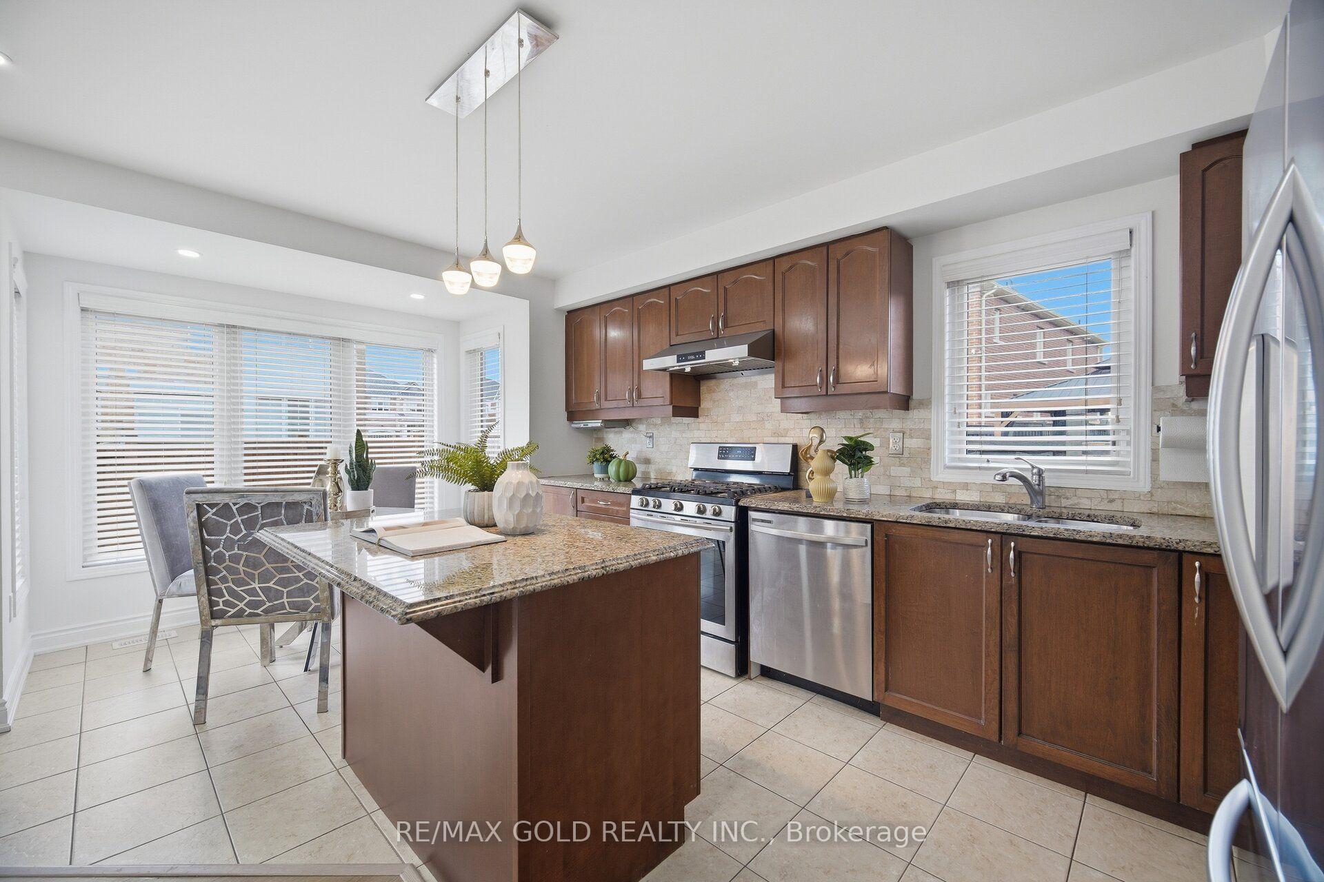 Photo 14 of 45 Biddens Square, Brampton, Bram East — HOMEH