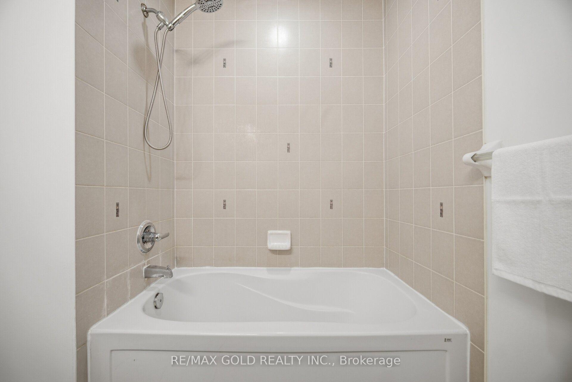 Photo 34 of 45 Biddens Square, Brampton, Bram East — HOMEH