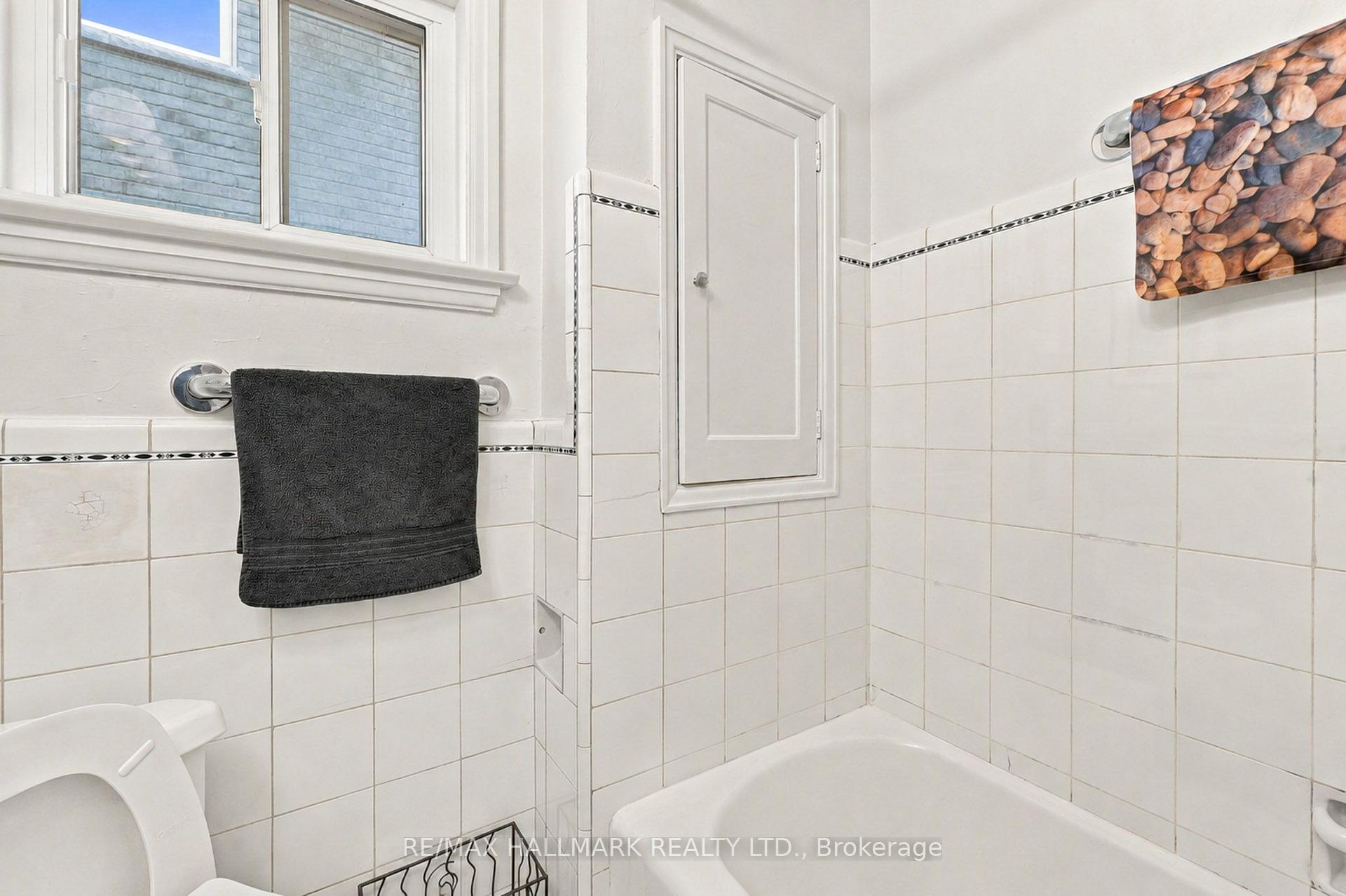 Photo 14 of 57 Athlone Road, Toronto, East York — HOMEH