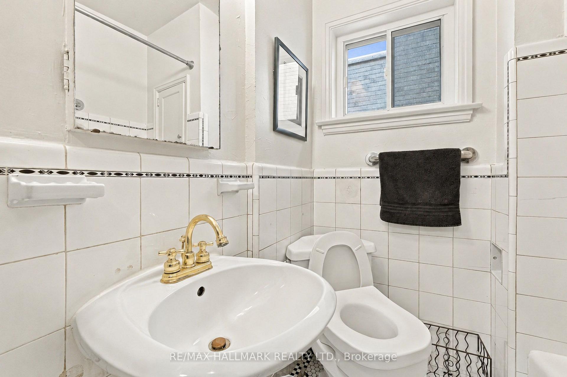 Photo 15 of 57 Athlone Road, Toronto, East York — HOMEH