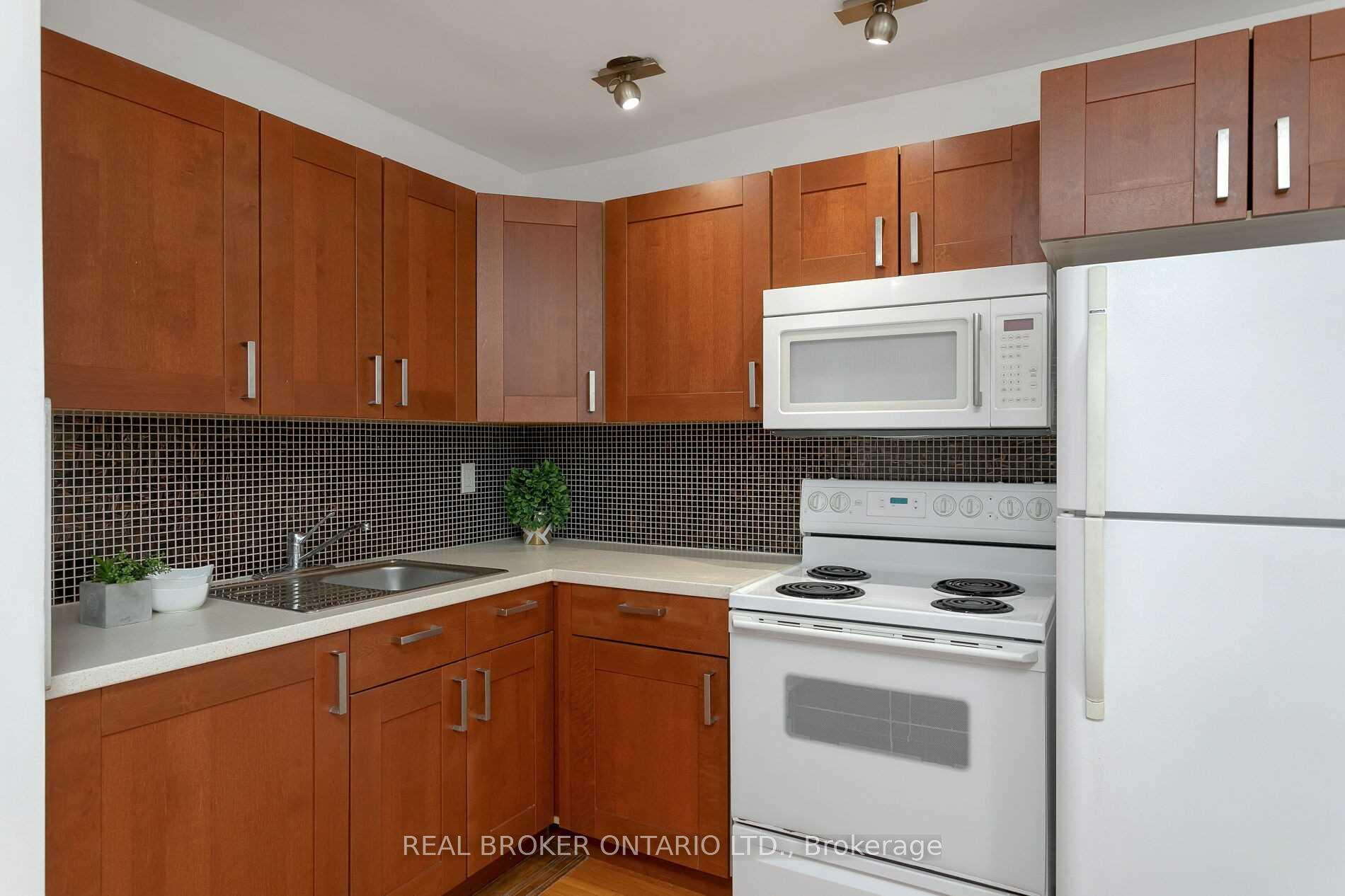 Photo 5 of Unit Upper, 57 Lanark Avenue, Toronto, Oakwood Village — HOMEH