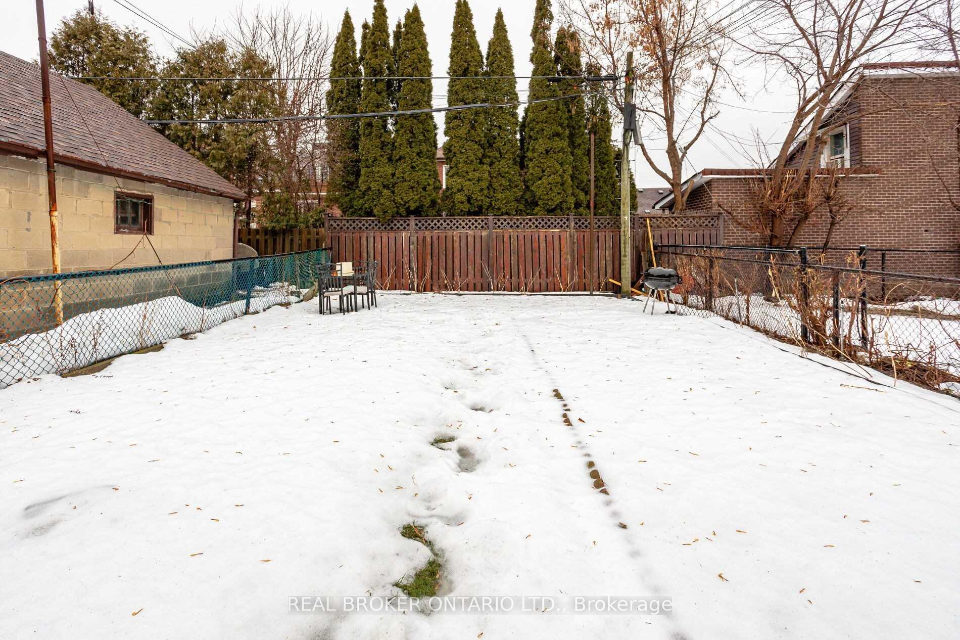 Photo 11 of Unit Upper, 57 Lanark Avenue, Toronto, Oakwood Village — HOMEH