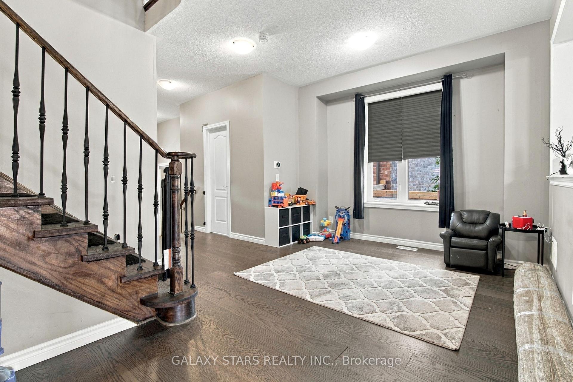 Photo 5 of 297 Pimlico Drive, Oshawa, Windfields — HOMEH
