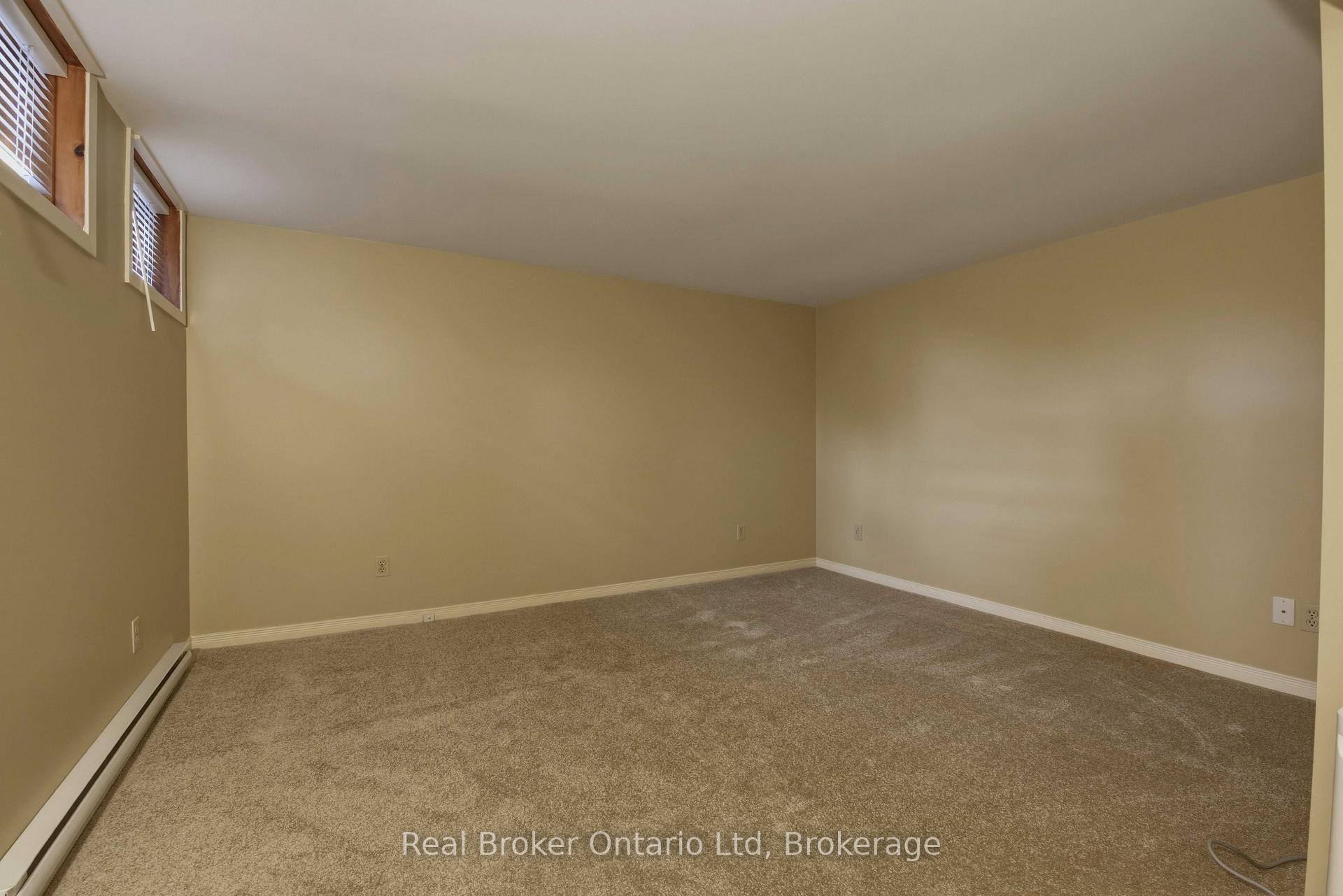Photo 11 of 940 5th Avenue E, Owen Sound — HOMEH