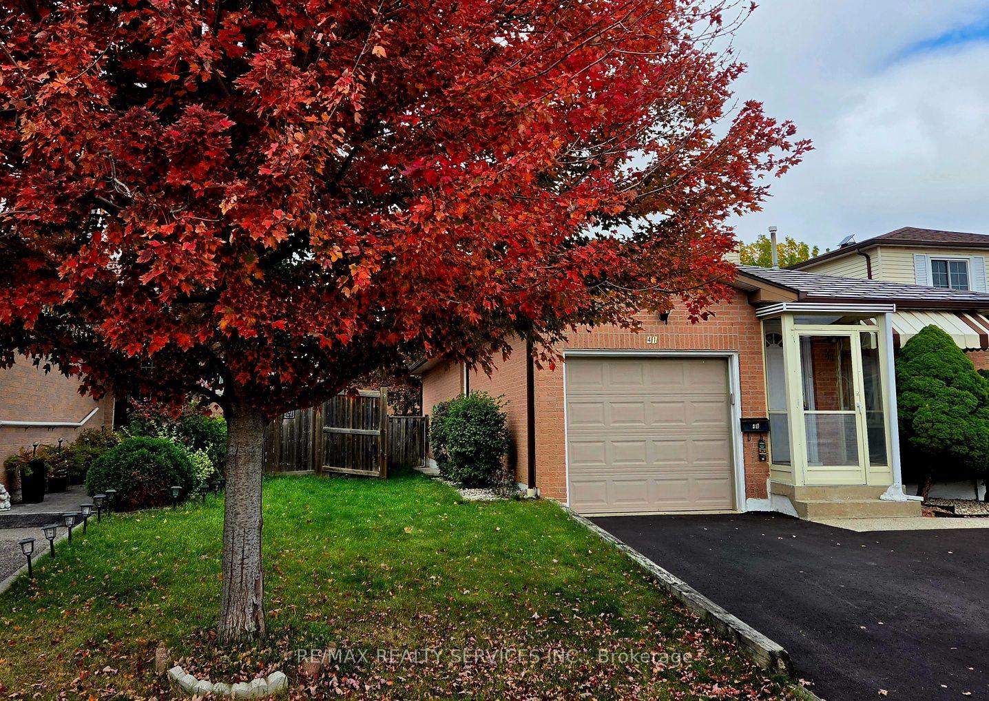 Photo 2 of 41 Greenleaf Crescent, Brampton, Brampton West — HOMEH