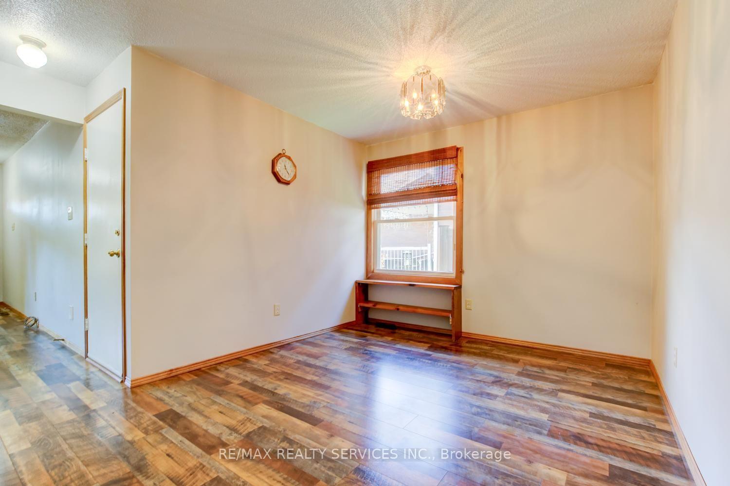 Photo 9 of 41 Greenleaf Crescent, Brampton, Brampton West — HOMEH