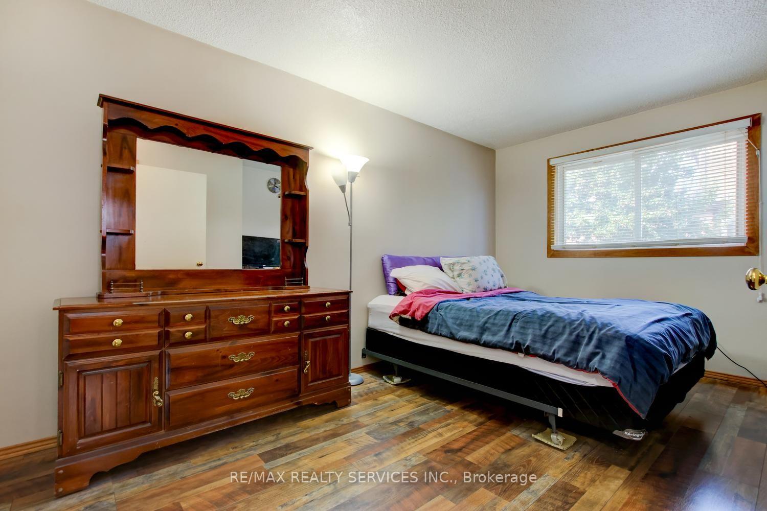 Photo 18 of 41 Greenleaf Crescent, Brampton, Brampton West — HOMEH
