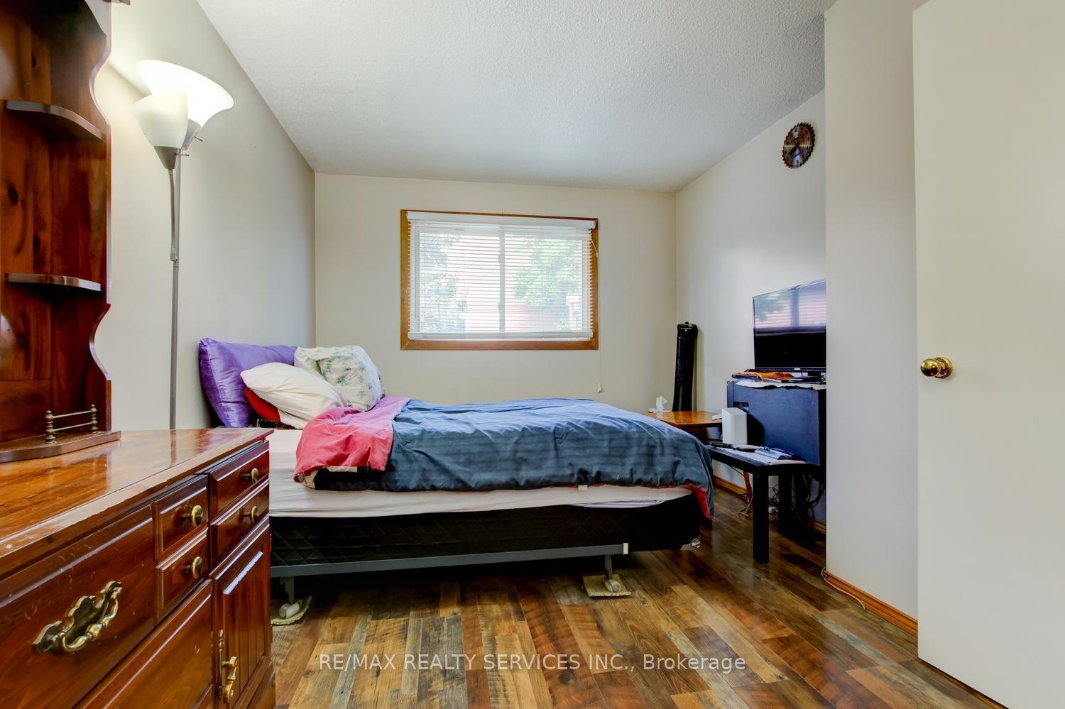 Photo 19 of 41 Greenleaf Crescent, Brampton, Brampton West — HOMEH
