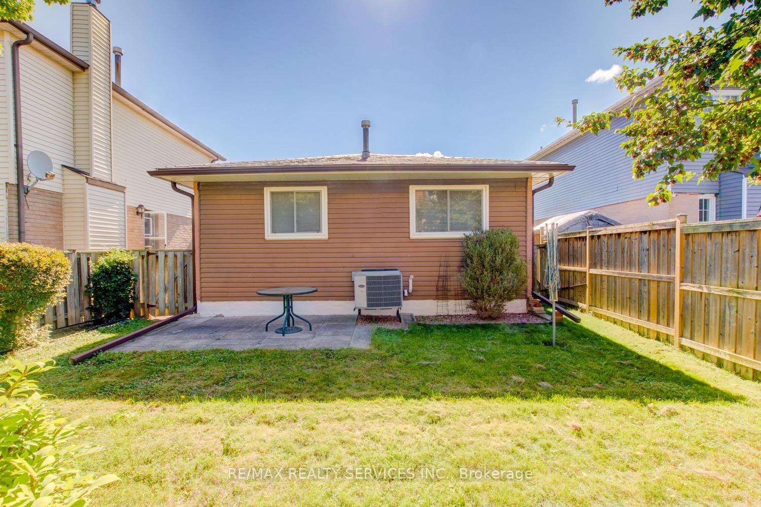 Photo 38 of 41 Greenleaf Crescent, Brampton, Brampton West — HOMEH