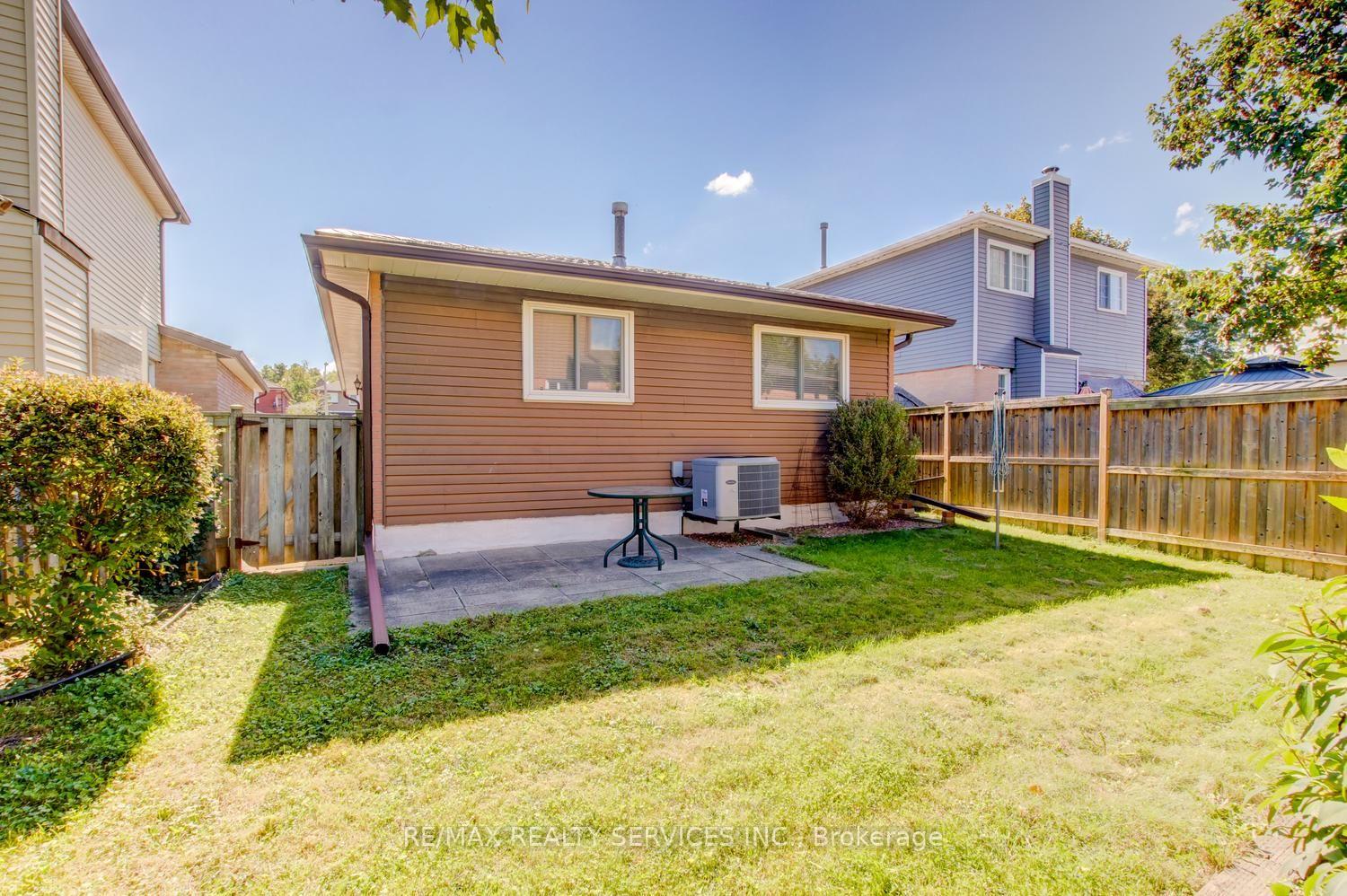 Photo 39 of 41 Greenleaf Crescent, Brampton, Brampton West — HOMEH