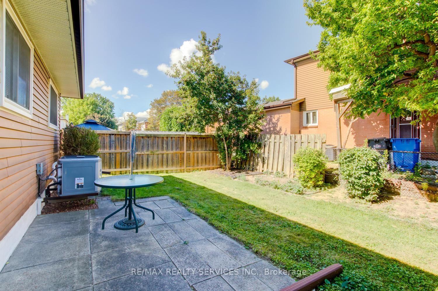 Photo 40 of 41 Greenleaf Crescent, Brampton, Brampton West — HOMEH