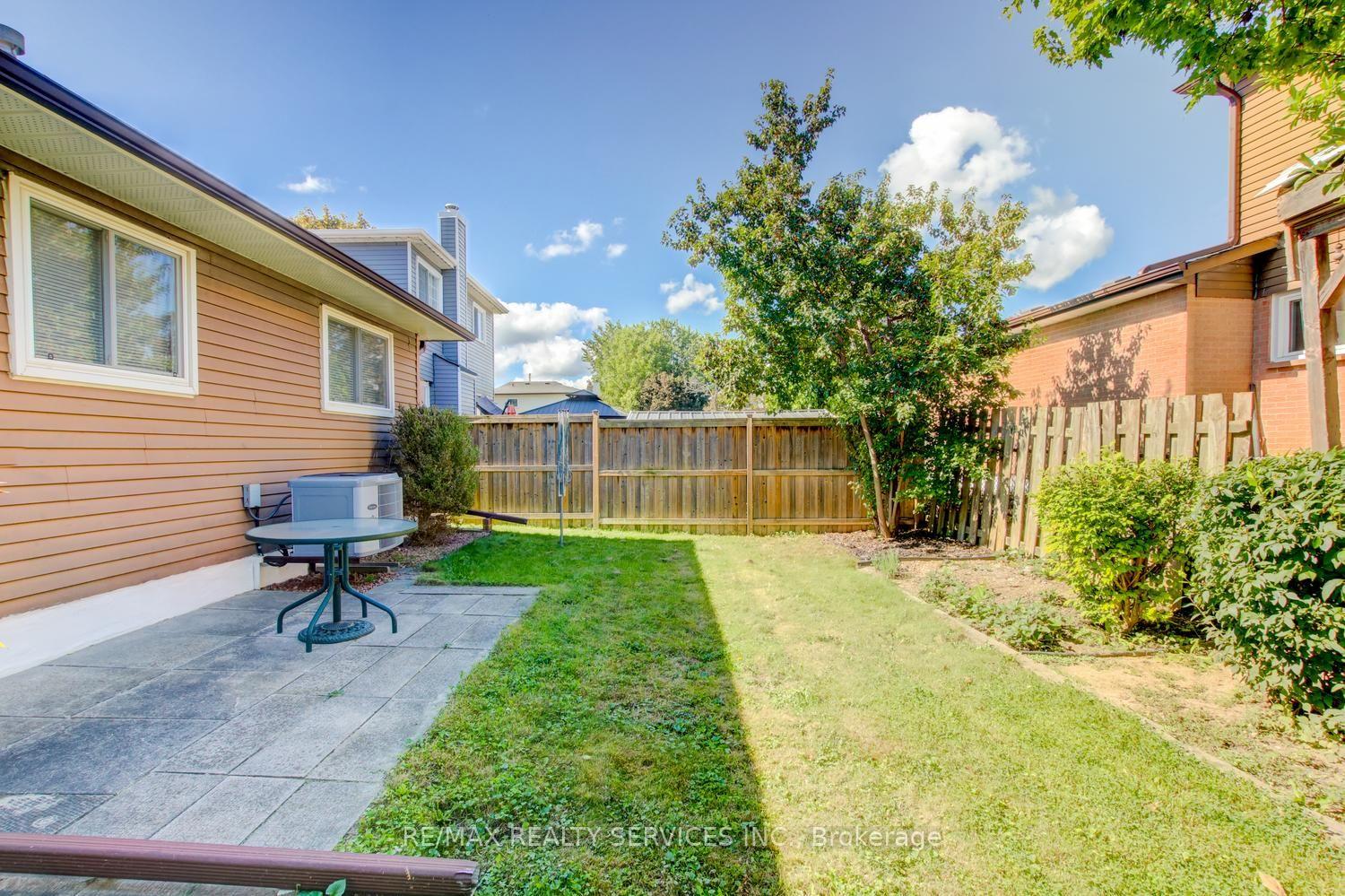 Photo 42 of 41 Greenleaf Crescent, Brampton, Brampton West — HOMEH