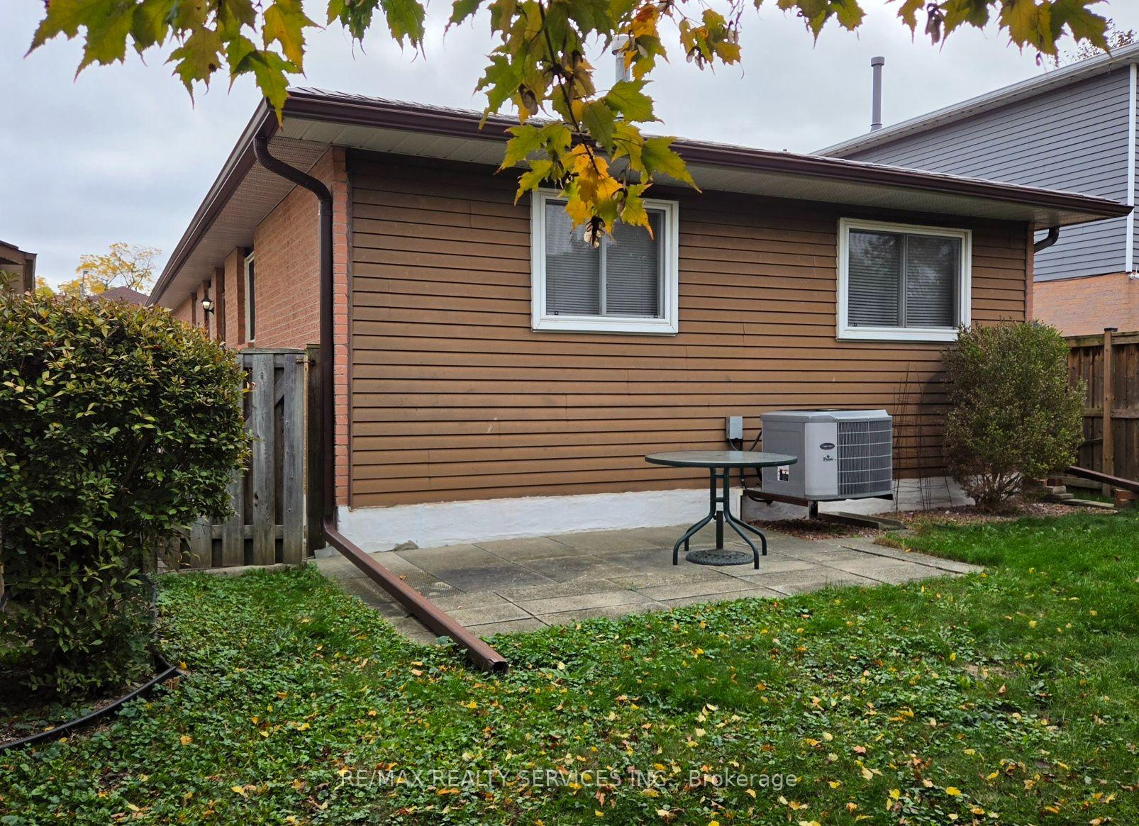 Photo 44 of 41 Greenleaf Crescent, Brampton, Brampton West — HOMEH