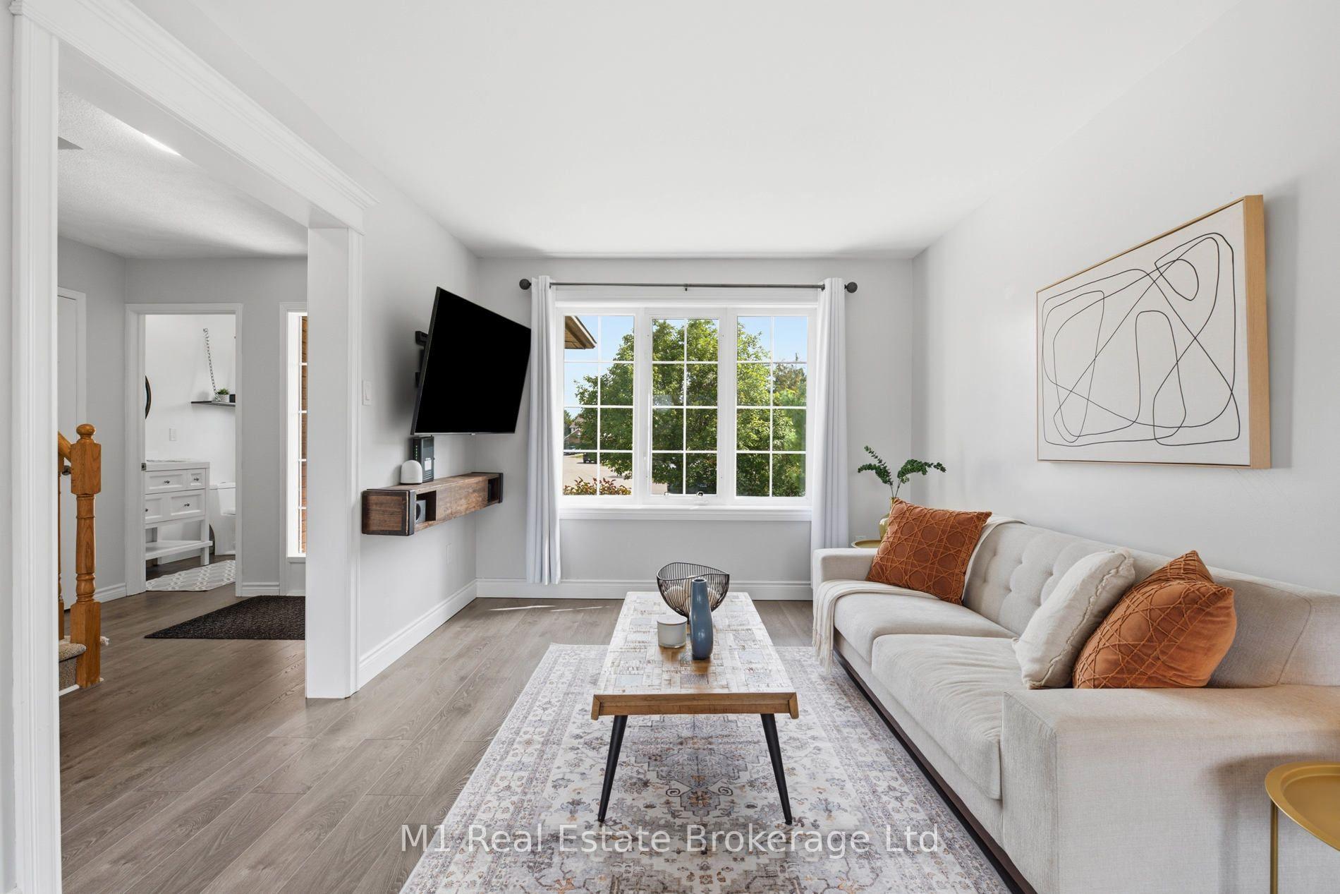 Photo 11 of 308 Daniel Crescent, Centre Wellington, Elora/Salem — HOMEH