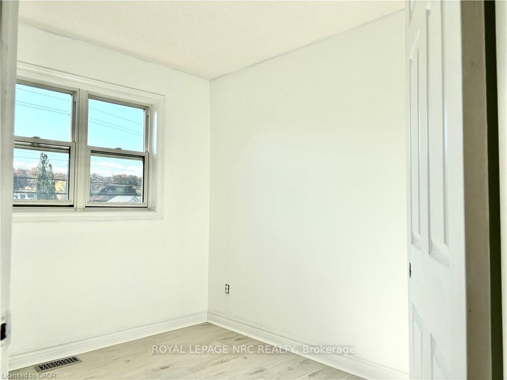 Photo 16 of Unit A, 299 Main Street, Grimsby, Grimsby East — HOMEH