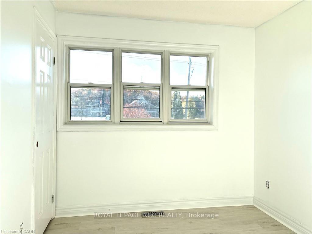 Photo 17 of Unit A, 299 Main Street, Grimsby, Grimsby East — HOMEH