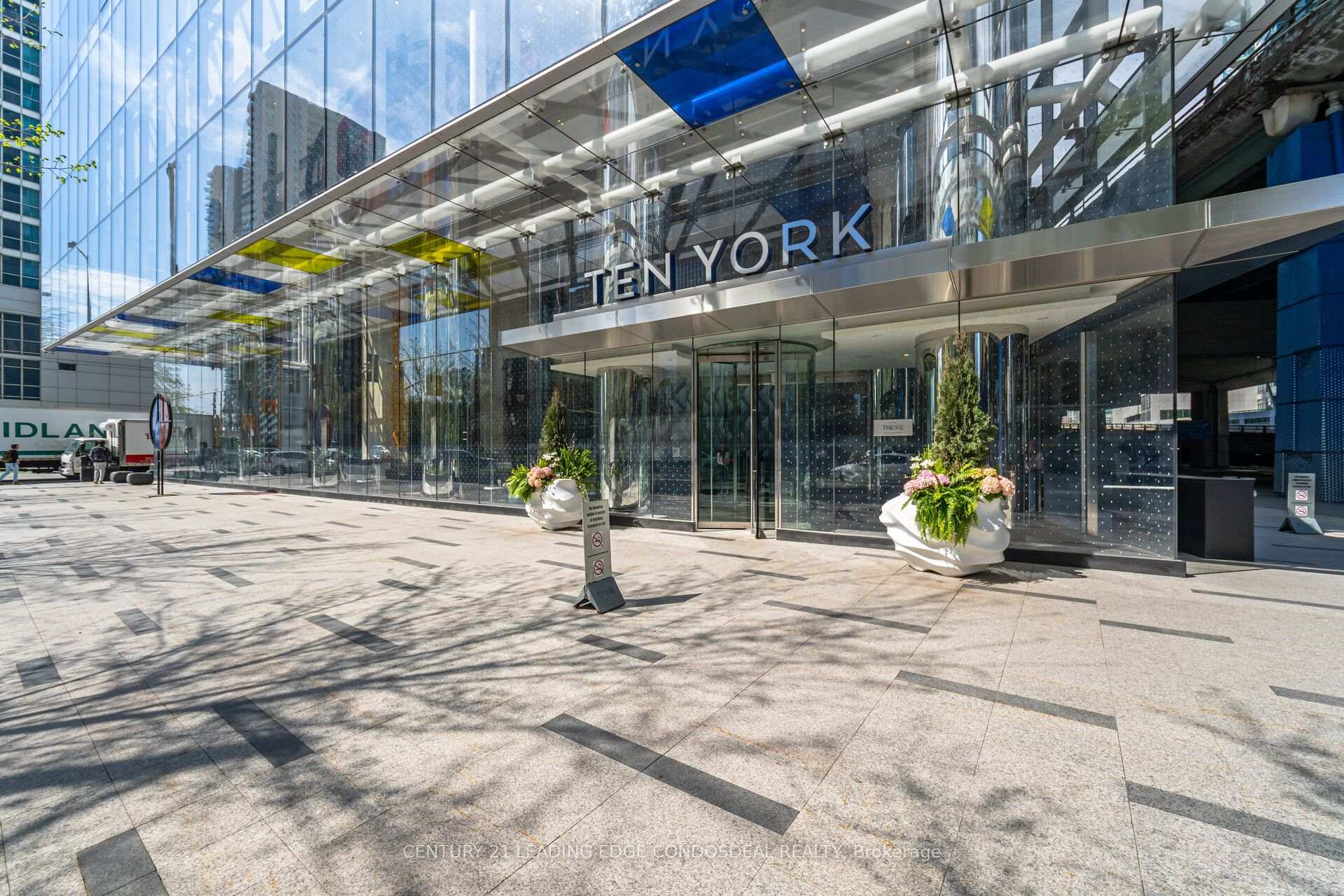 Photo 2 of Unit 6207, 10 York Street, Toronto, Waterfront Communities — HOMEH