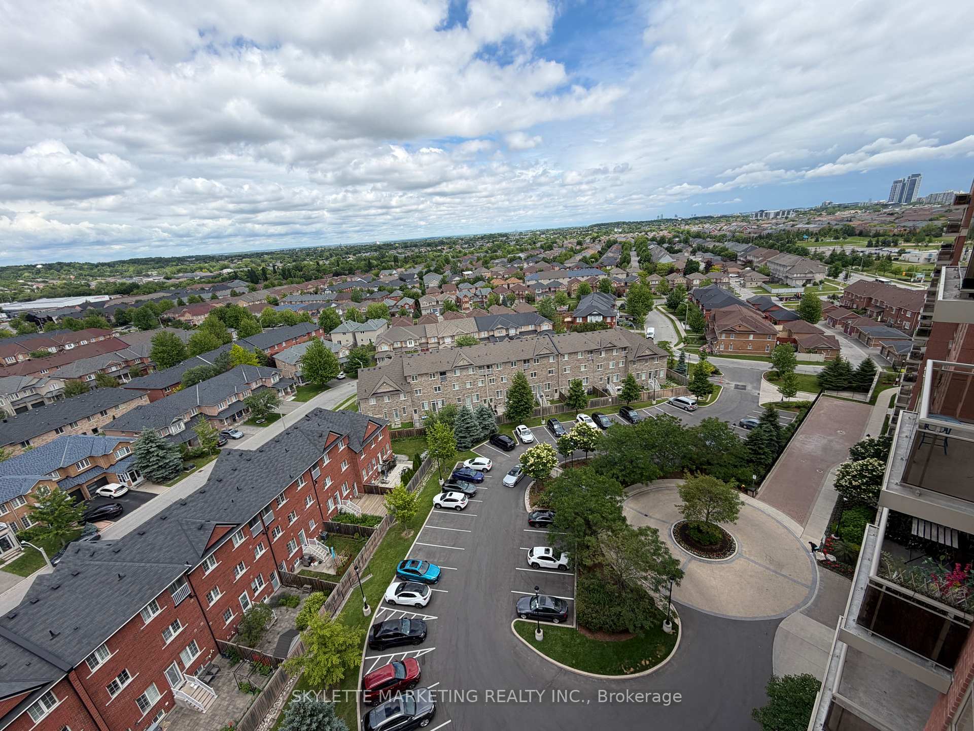 Photo 10 of Unit Ph13, 75 King William Crescent, Richmond Hill, Langstaff — HOMEH