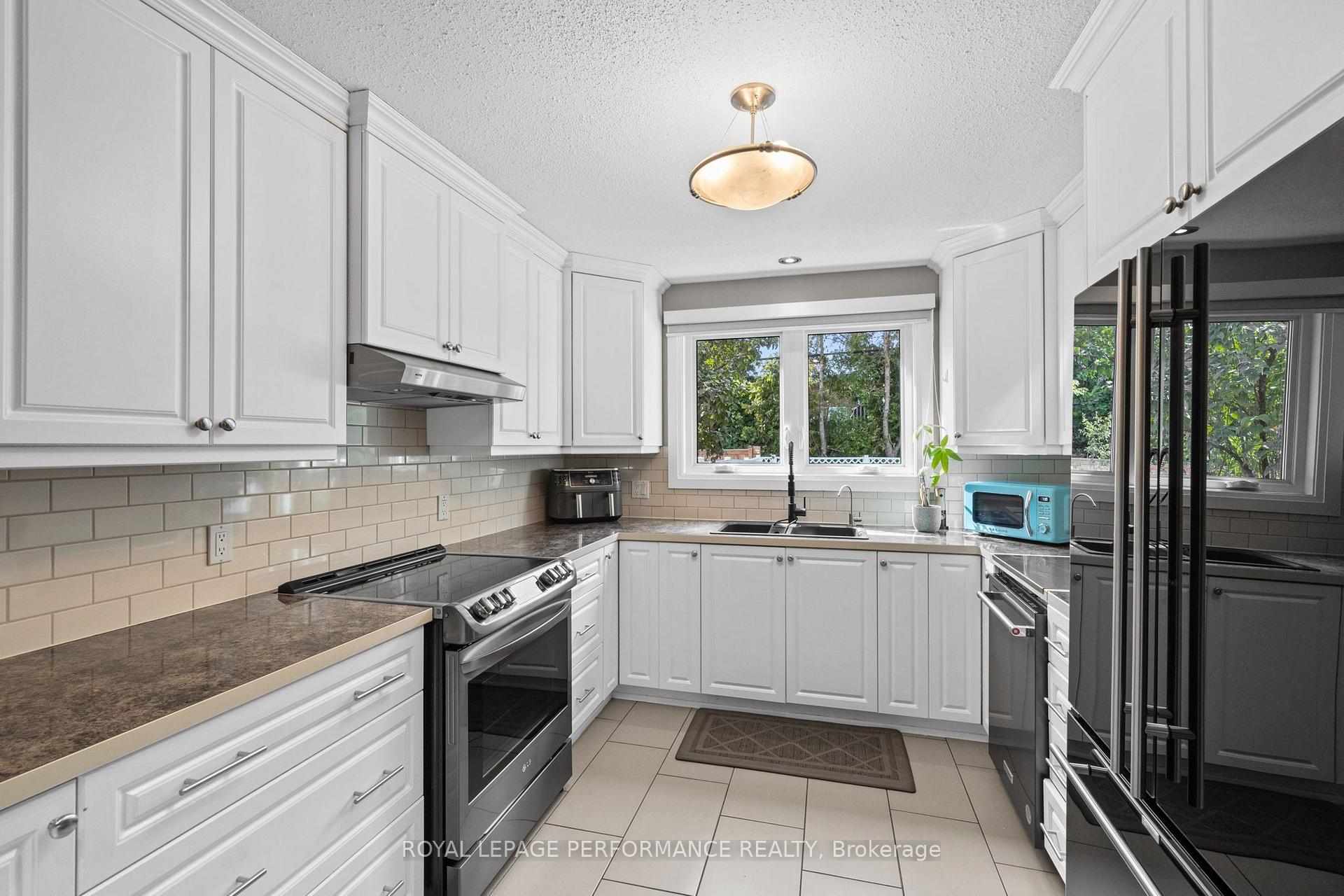 Photo 12 of 550 Foxview Place, Ottawa, CFB Rockcliffe and Area — HOMEH